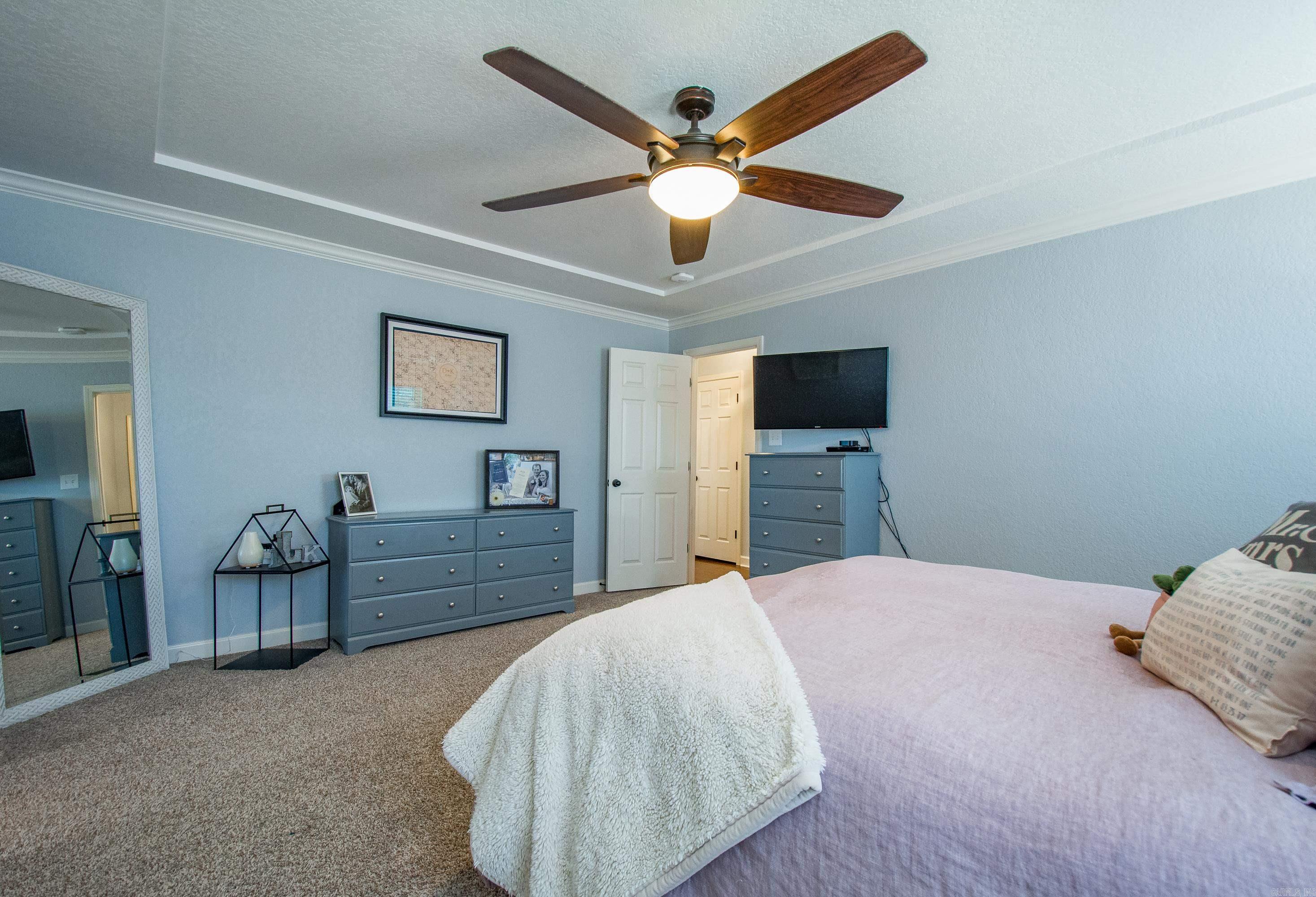 CRYSTAL LAKE - Residential