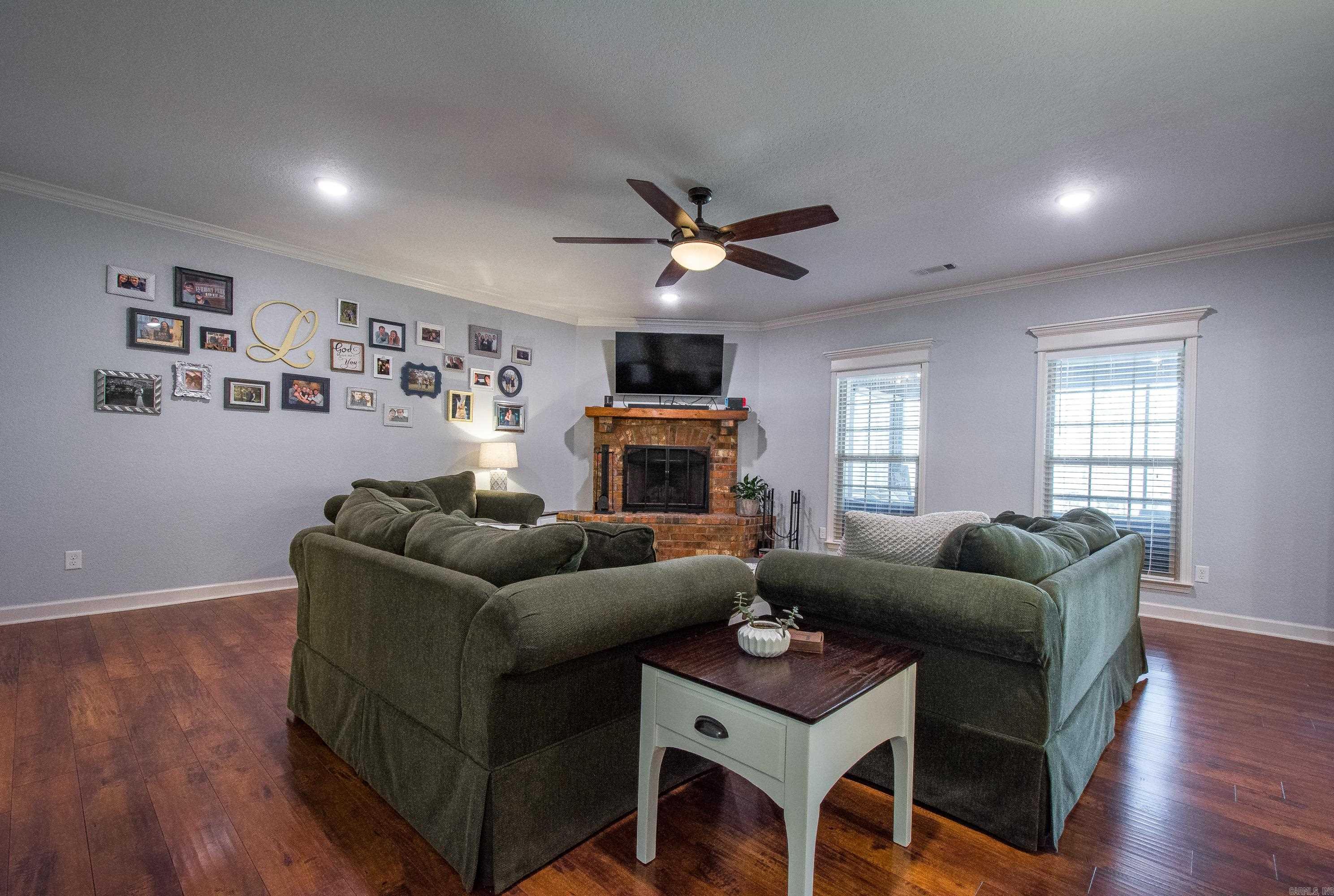 CRYSTAL LAKE - Residential