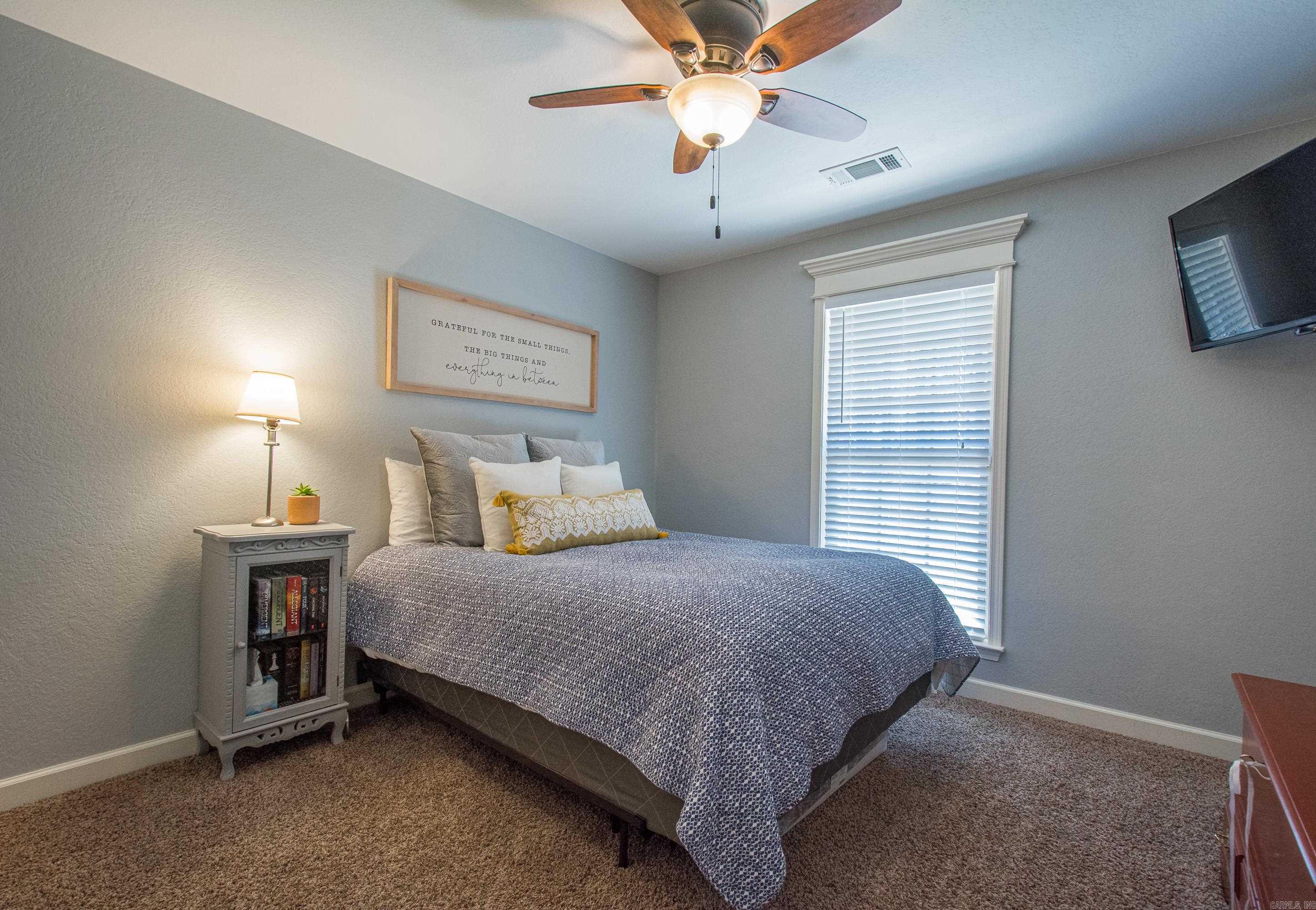 CRYSTAL LAKE - Residential