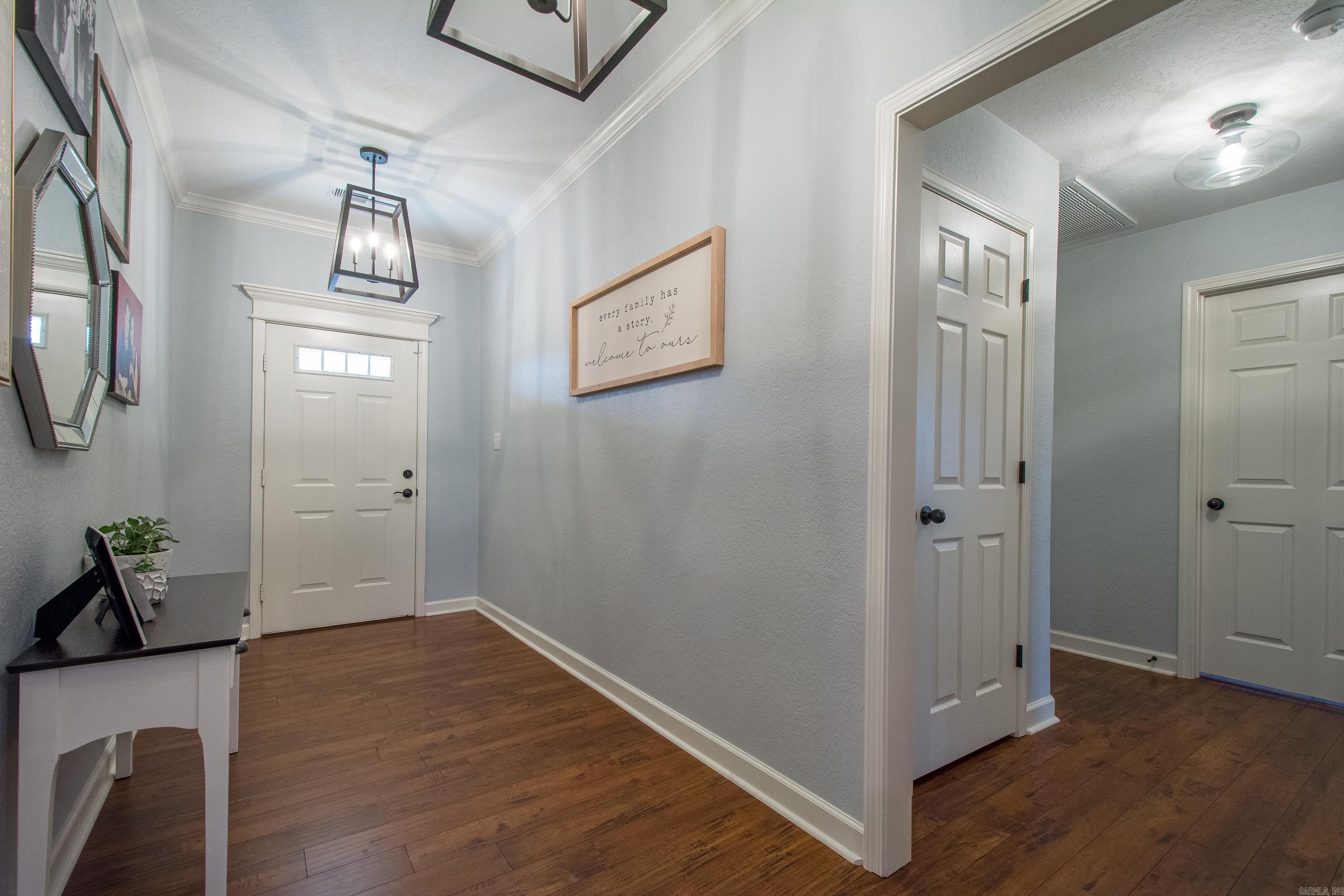 CRYSTAL LAKE - Residential