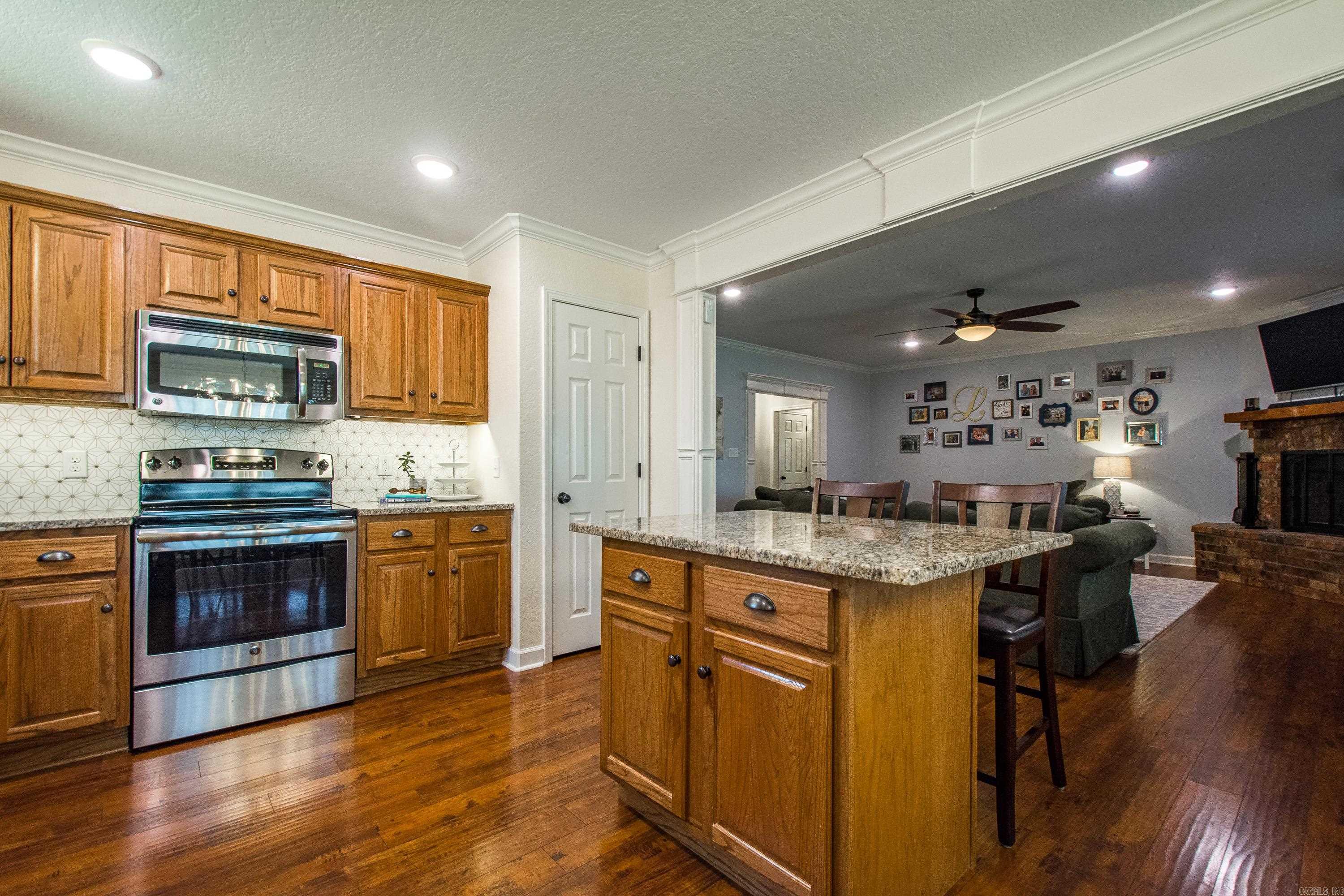 CRYSTAL LAKE - Residential