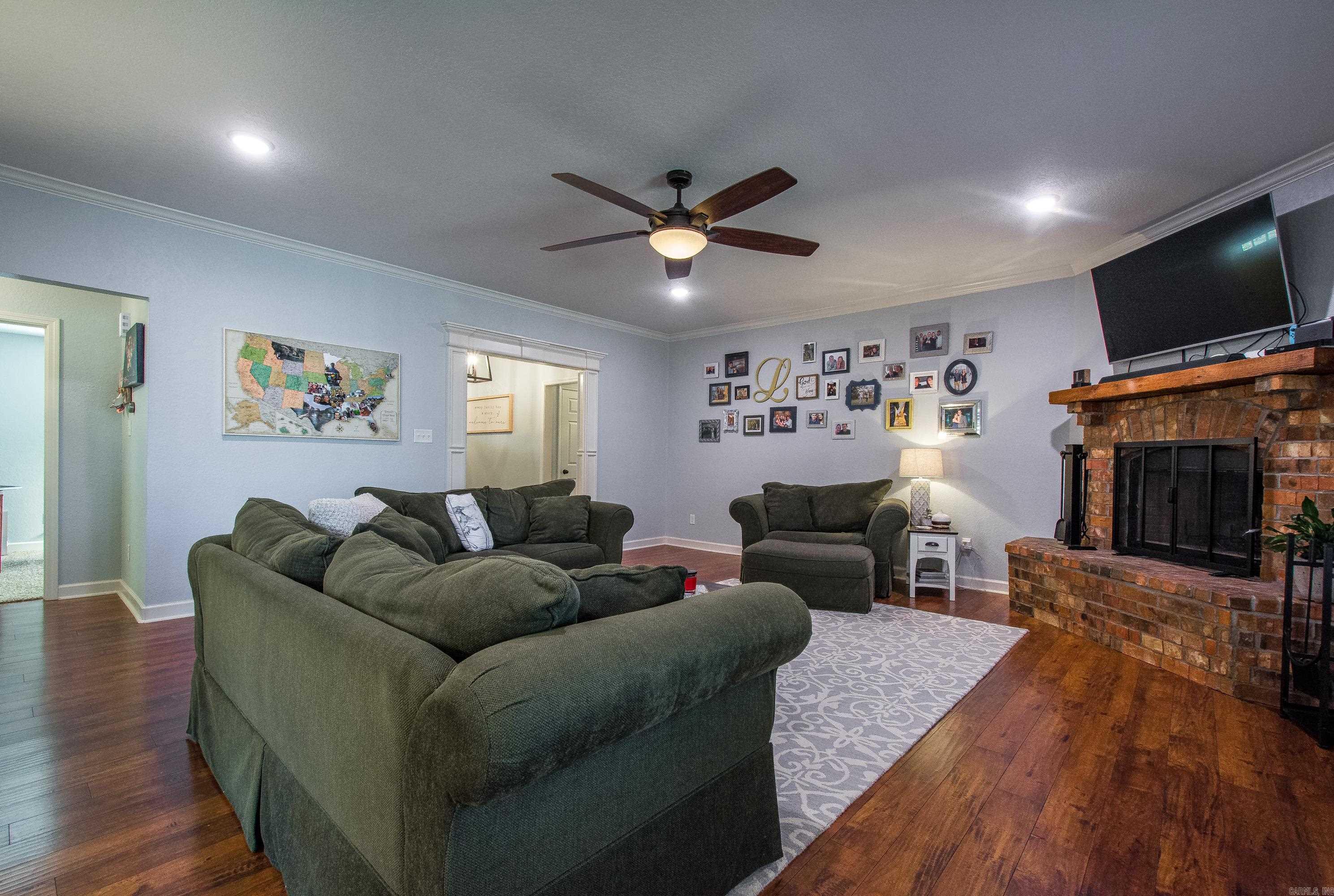 CRYSTAL LAKE - Residential