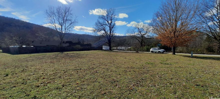 Looking for a beautiful place to build, here is a nice large lot with a great view of the mountains.  Lays good with city utilities, paved street, nice area.