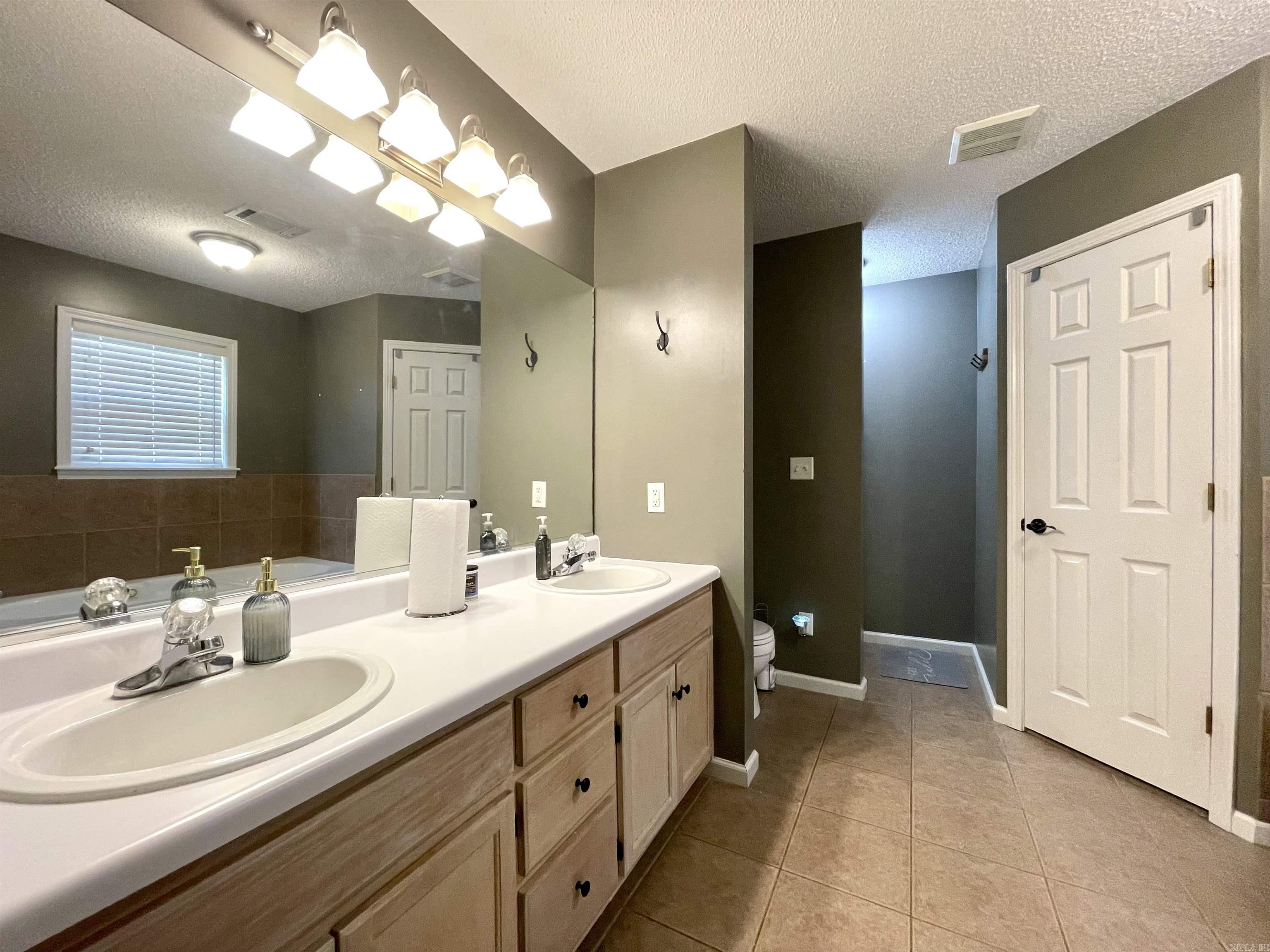 WINDSOR LANDING - Residential