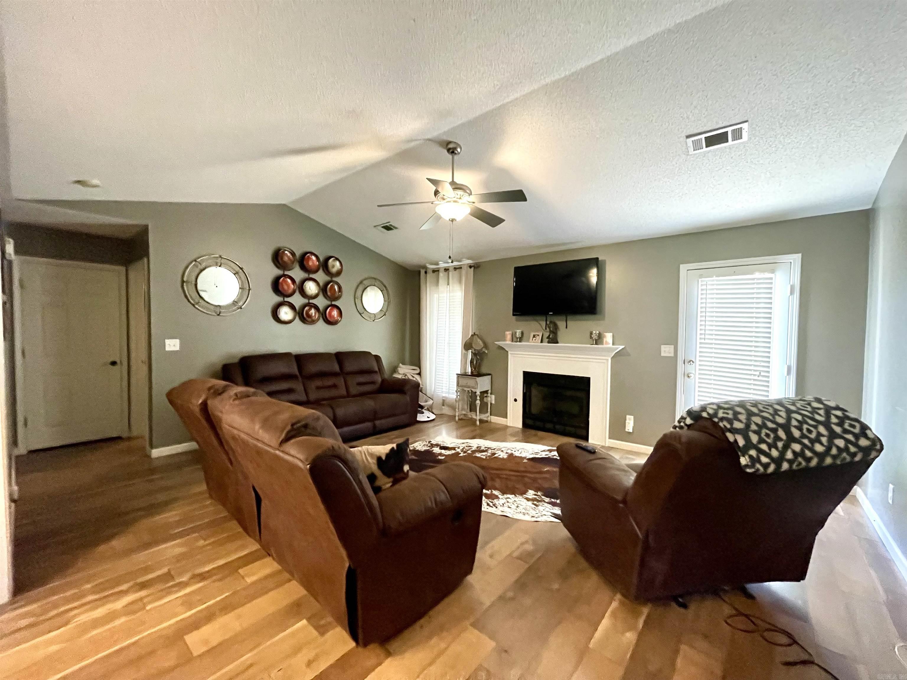 WINDSOR LANDING - Residential