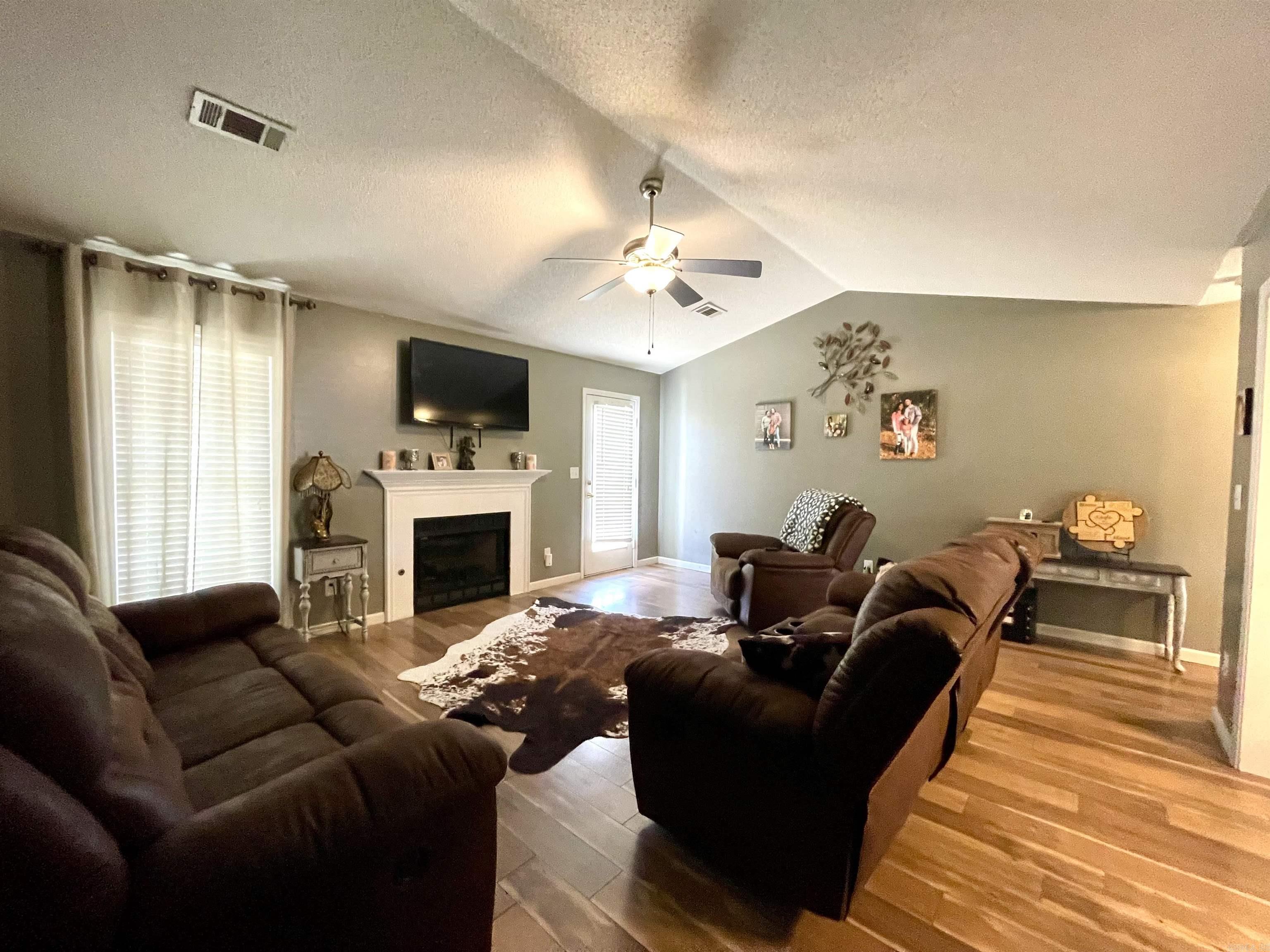 WINDSOR LANDING - Residential