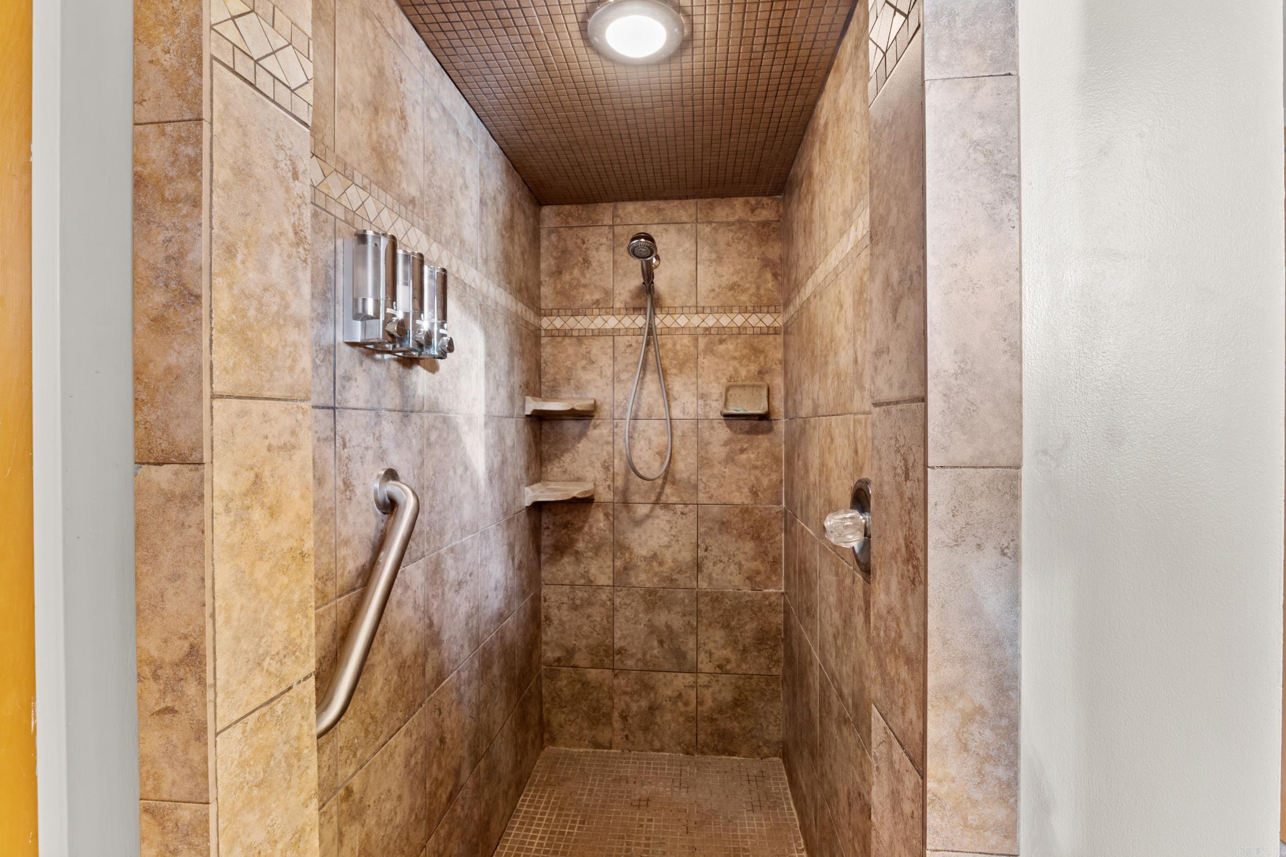 NORTH SHORE - Residential