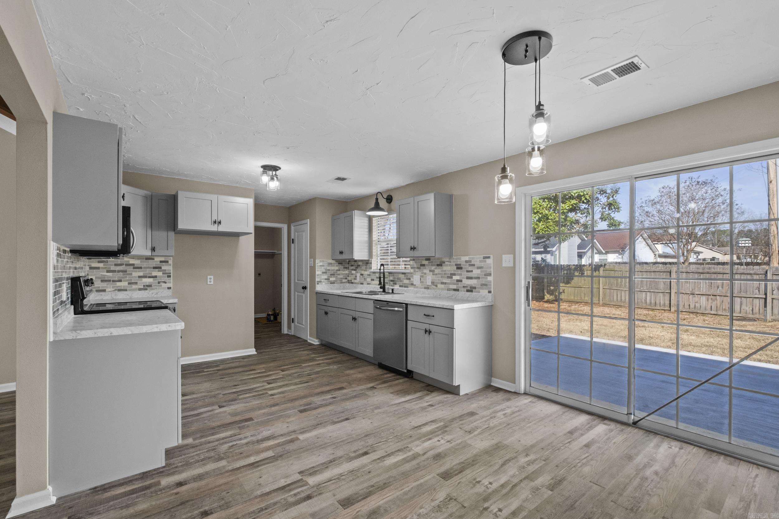 PEACOCK - Residential