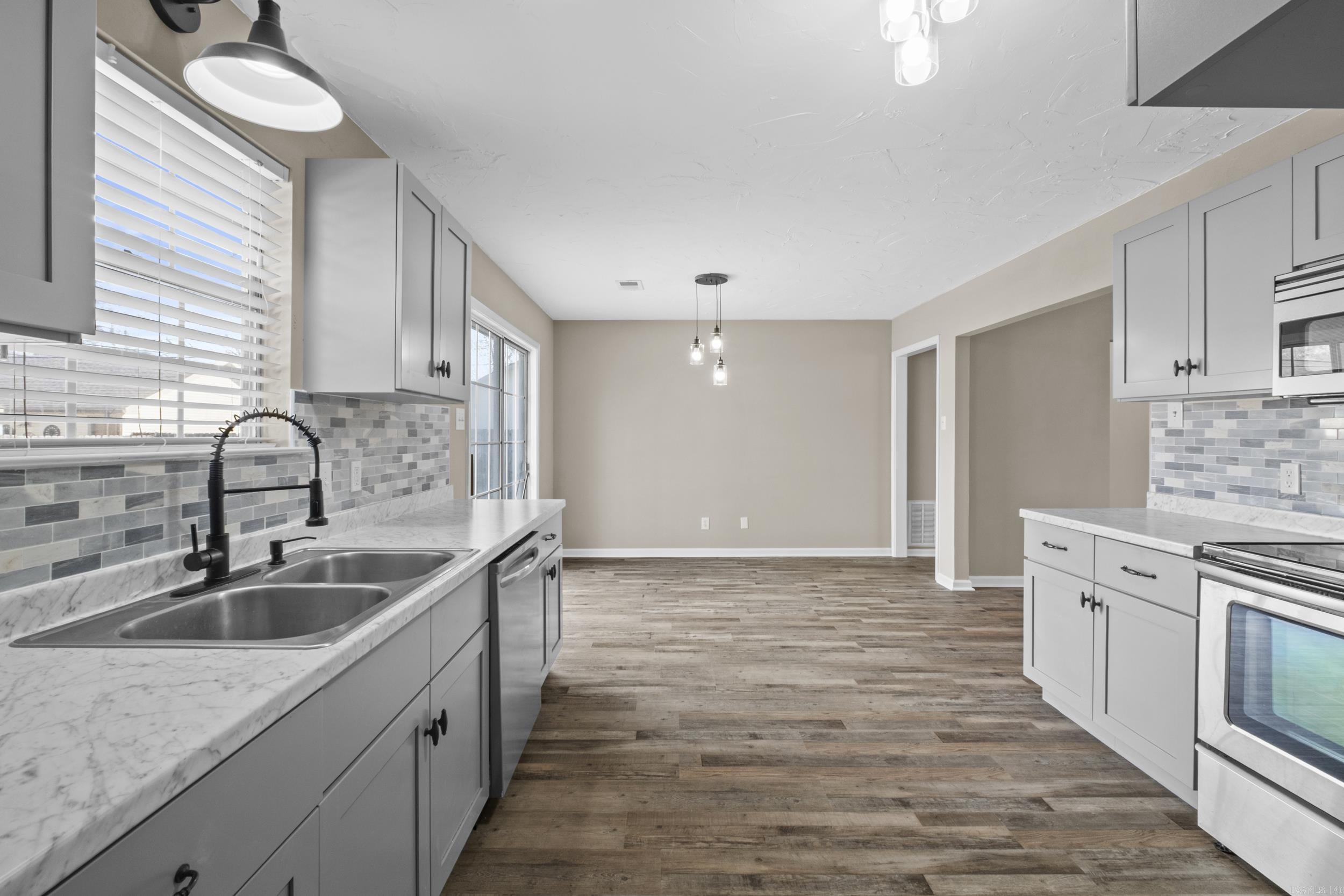 PEACOCK - Residential