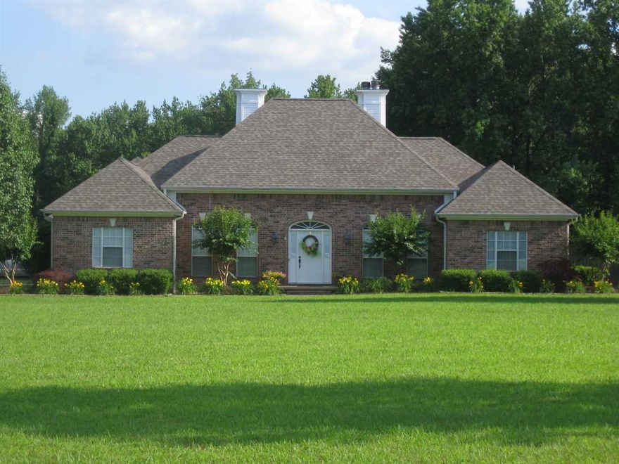 Gorgeous 5 Bedroom 4 bath home completely updated! All the bedrooms have large walk-in closets. Greatroom features tall ceilings, wall to wall built-ins, fireplace, and view of the inground pool, pergola, yard, and trees. The kit. was remodeled in 2012 with custom cabinets including a Kitchen Aid mixer pop up shelf, tv cabinet, lighted feature cabinets, Kitchen Aid appliances, double ovens, and granite counters. Nice size formal dining room and entry. See list of upgrades in assoc. docs.