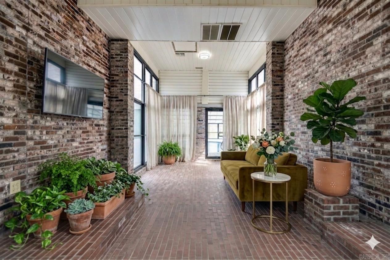 Maple Creek Orchard Lake - Residential