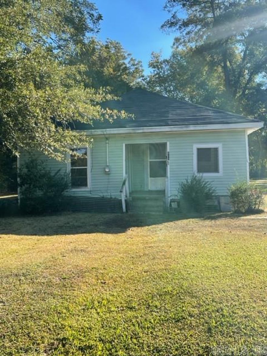 Great Starter Or Investment Home on the Corner Lot. 1,284 sqft on 0.35 acres, Large Fenced Backyard, New Roof Call me Lance Clark @ 870-562-3470 to view this property.