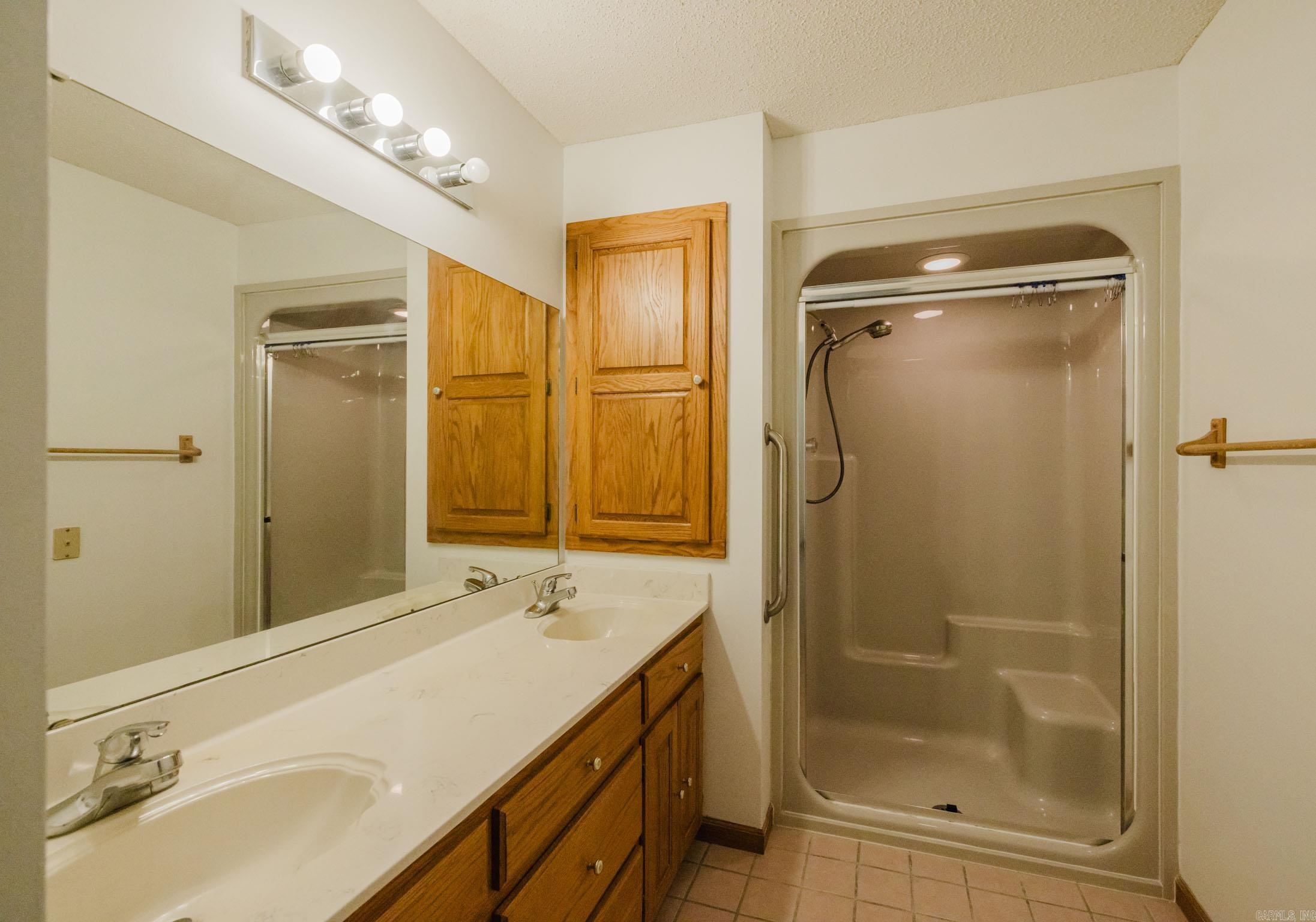 SALEM OAKS - Residential