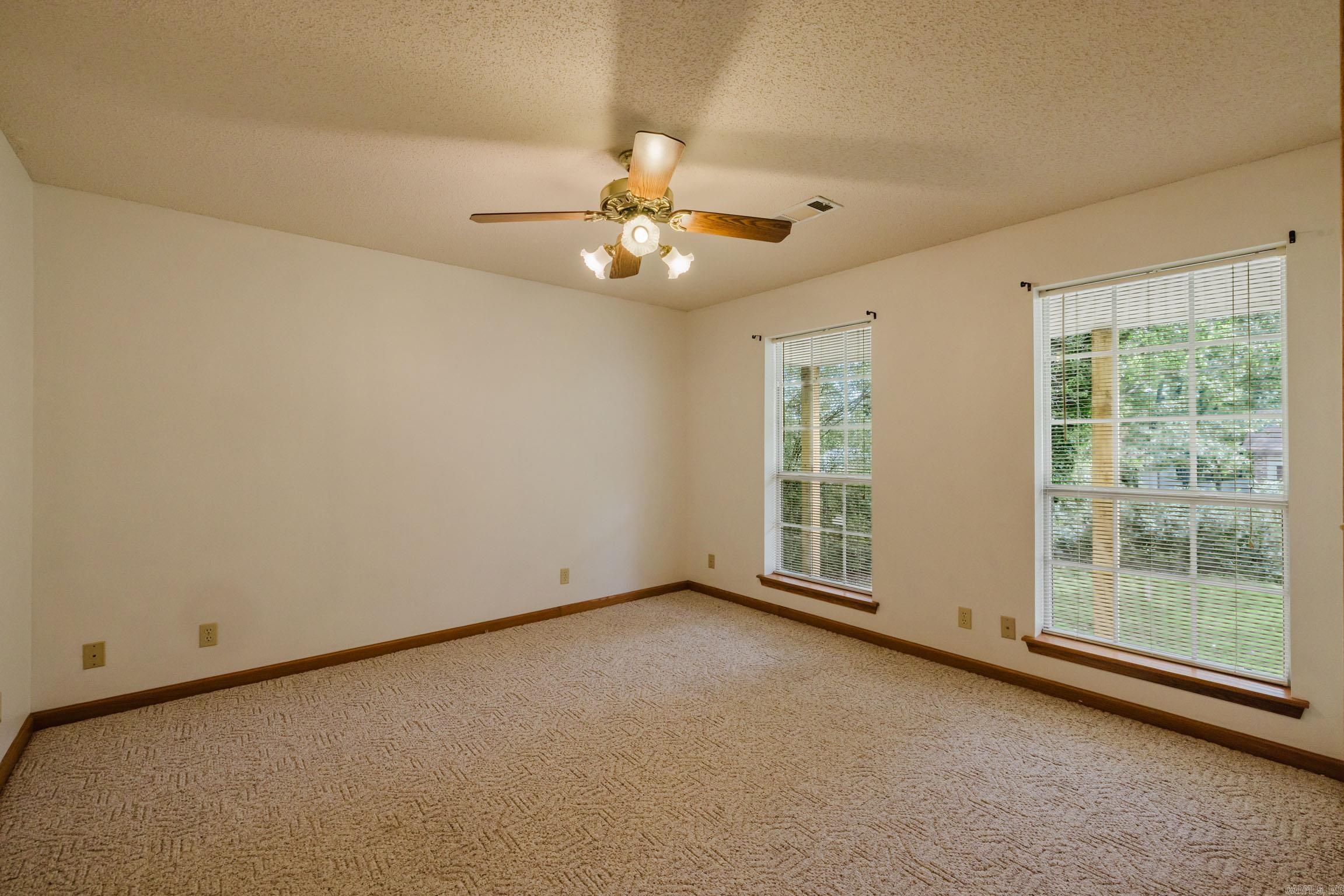 SALEM OAKS - Residential