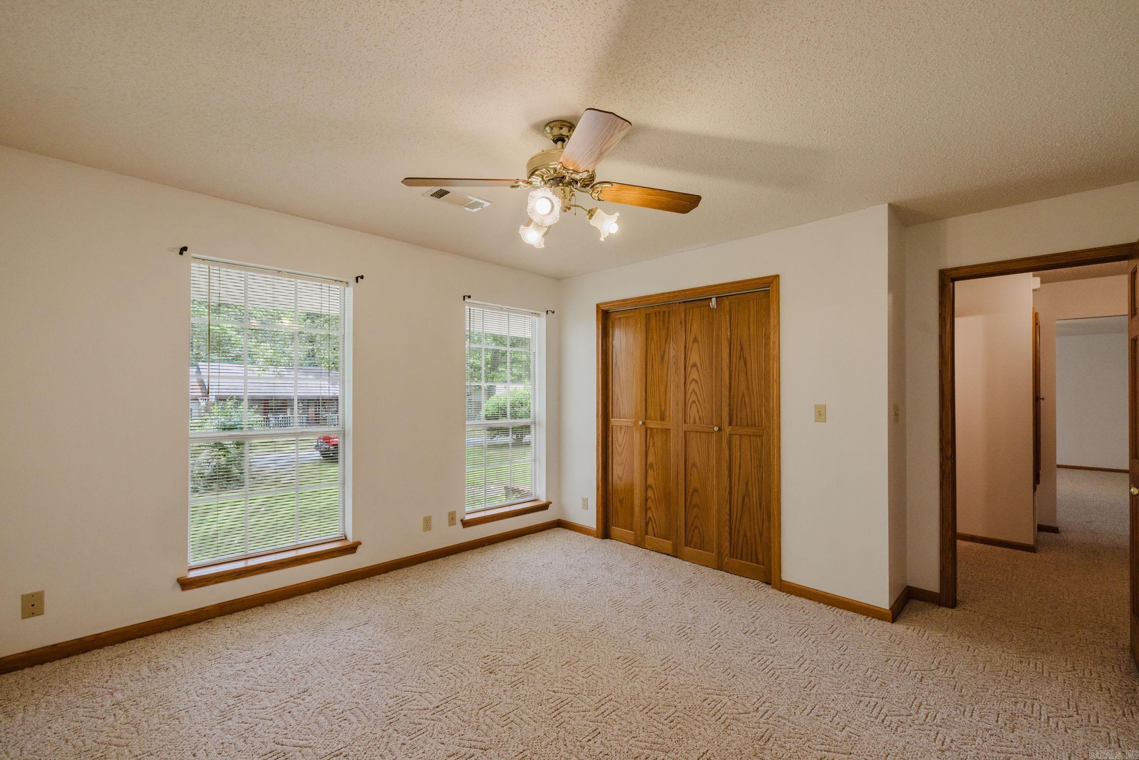 SALEM OAKS - Residential