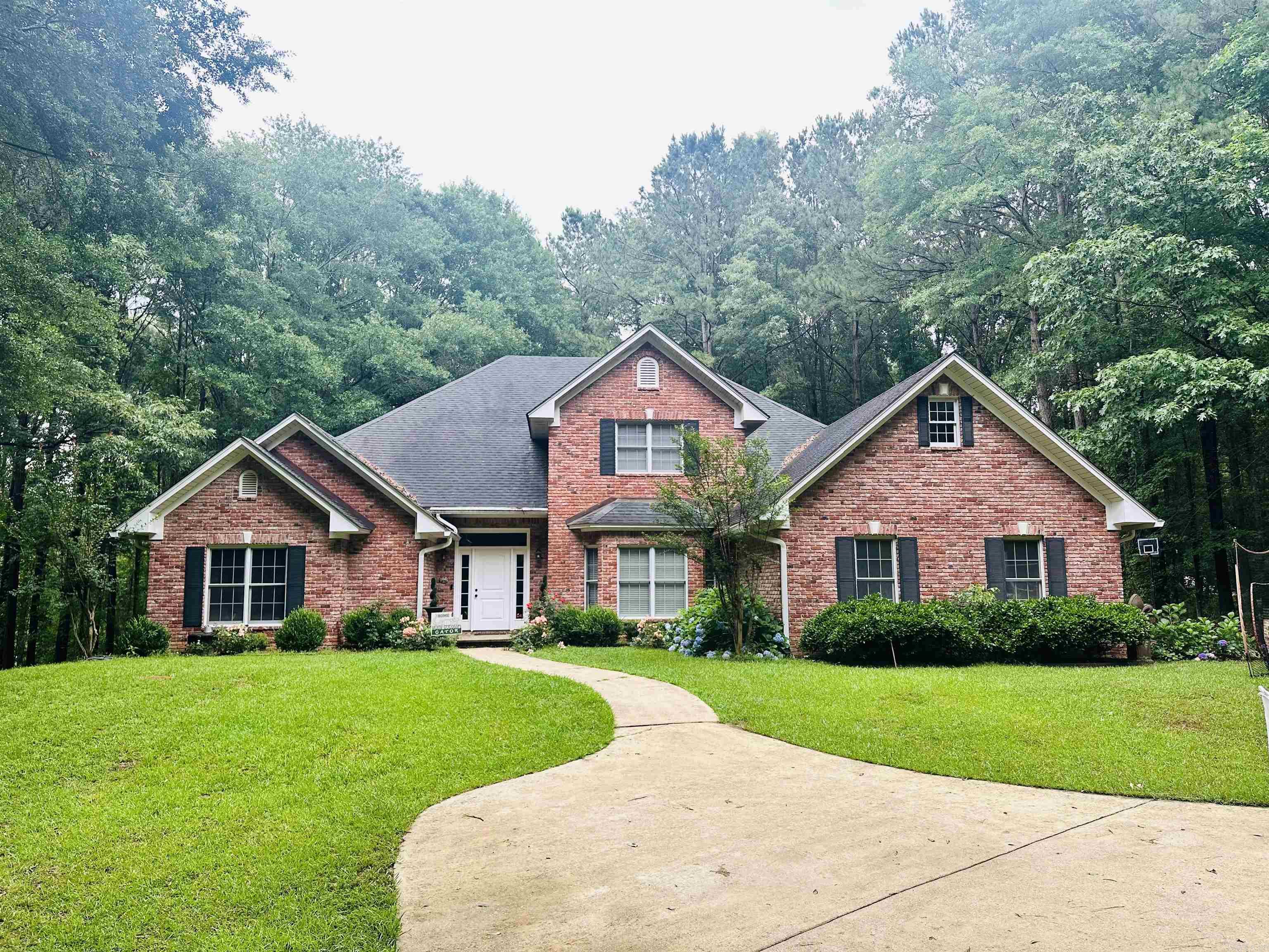4 Bedroom, 3 Bath home, sitting on a little over 3 acres. This house is perfect for a large family.