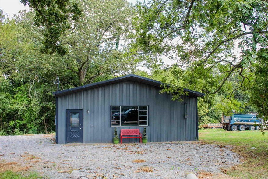 Multi purpose commercial lease opportunity on busy Hwy 663N in between Jonesboro and Bono. Interior dimensions approx 29X35 with front entry door and overhead door in the back.  All electric with concrete floor. Great visibility from the highway. $900 monthly lease