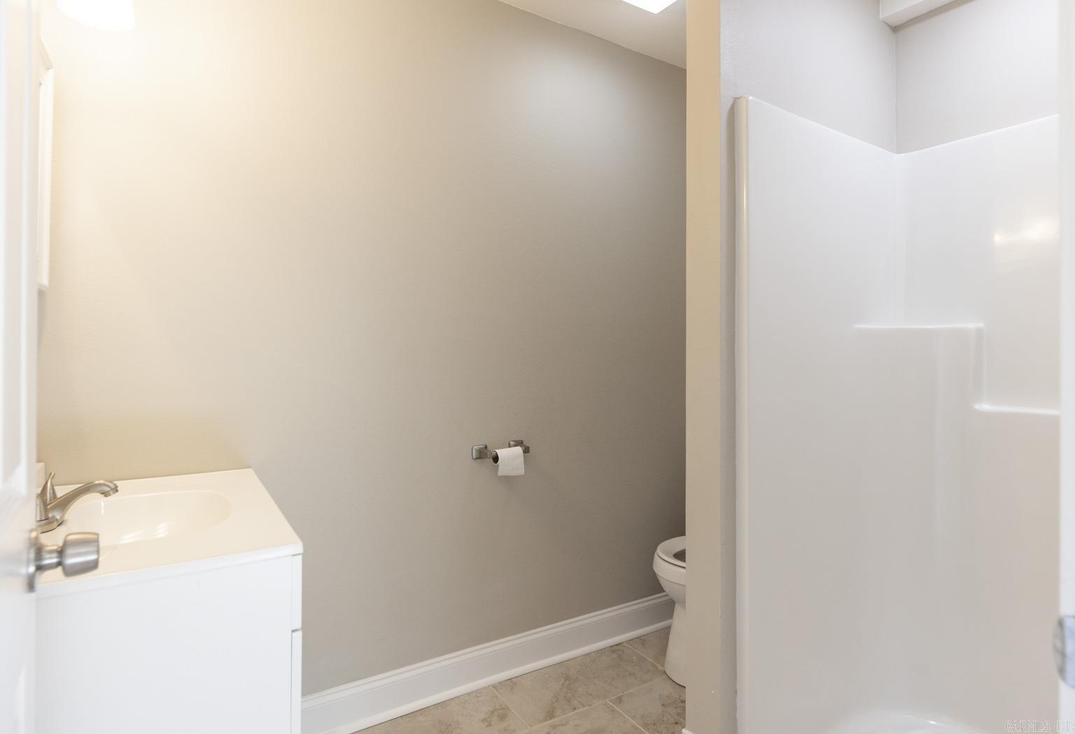 BEAUTIFUL LAKEVIEW - Residential