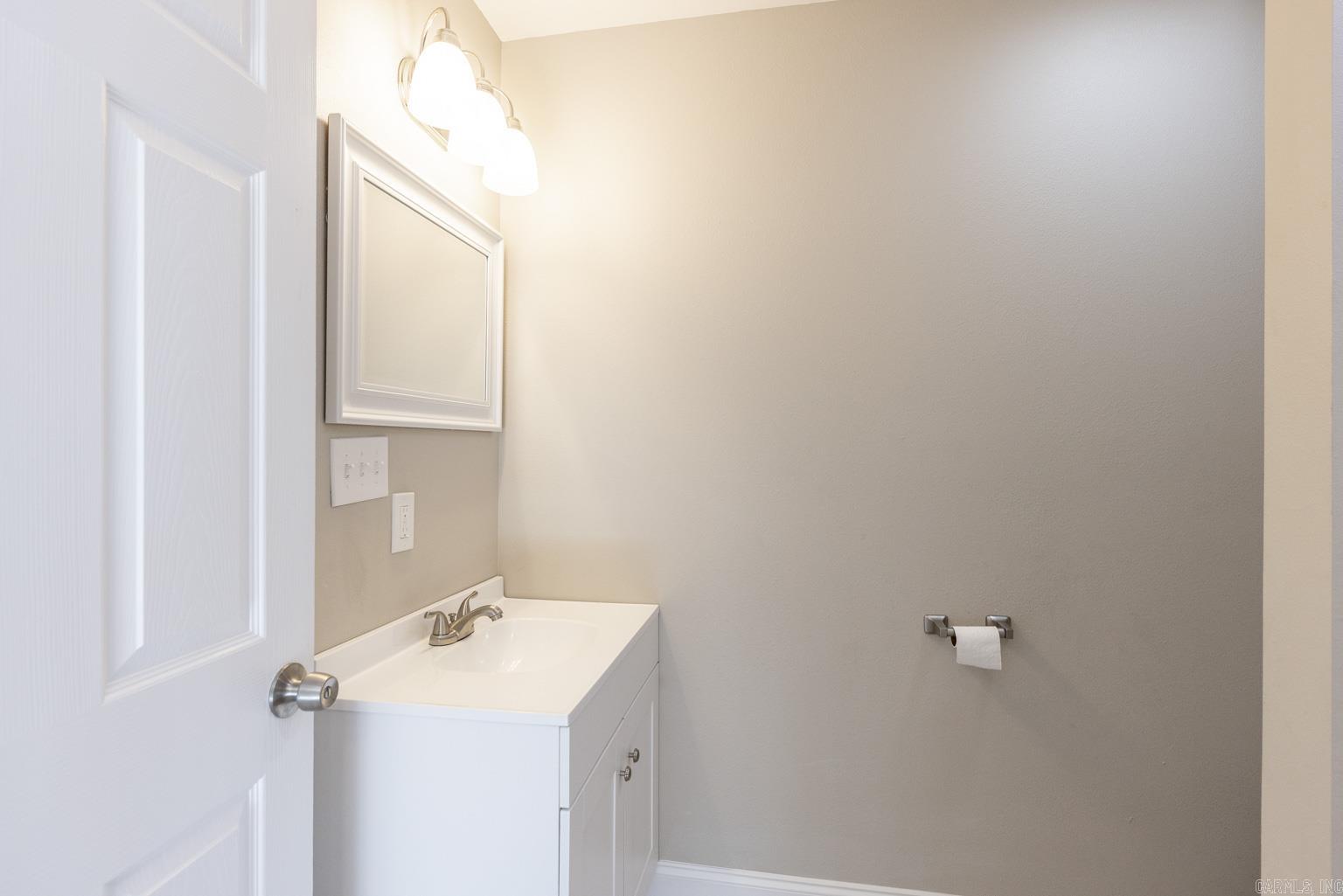 BEAUTIFUL LAKEVIEW - Residential