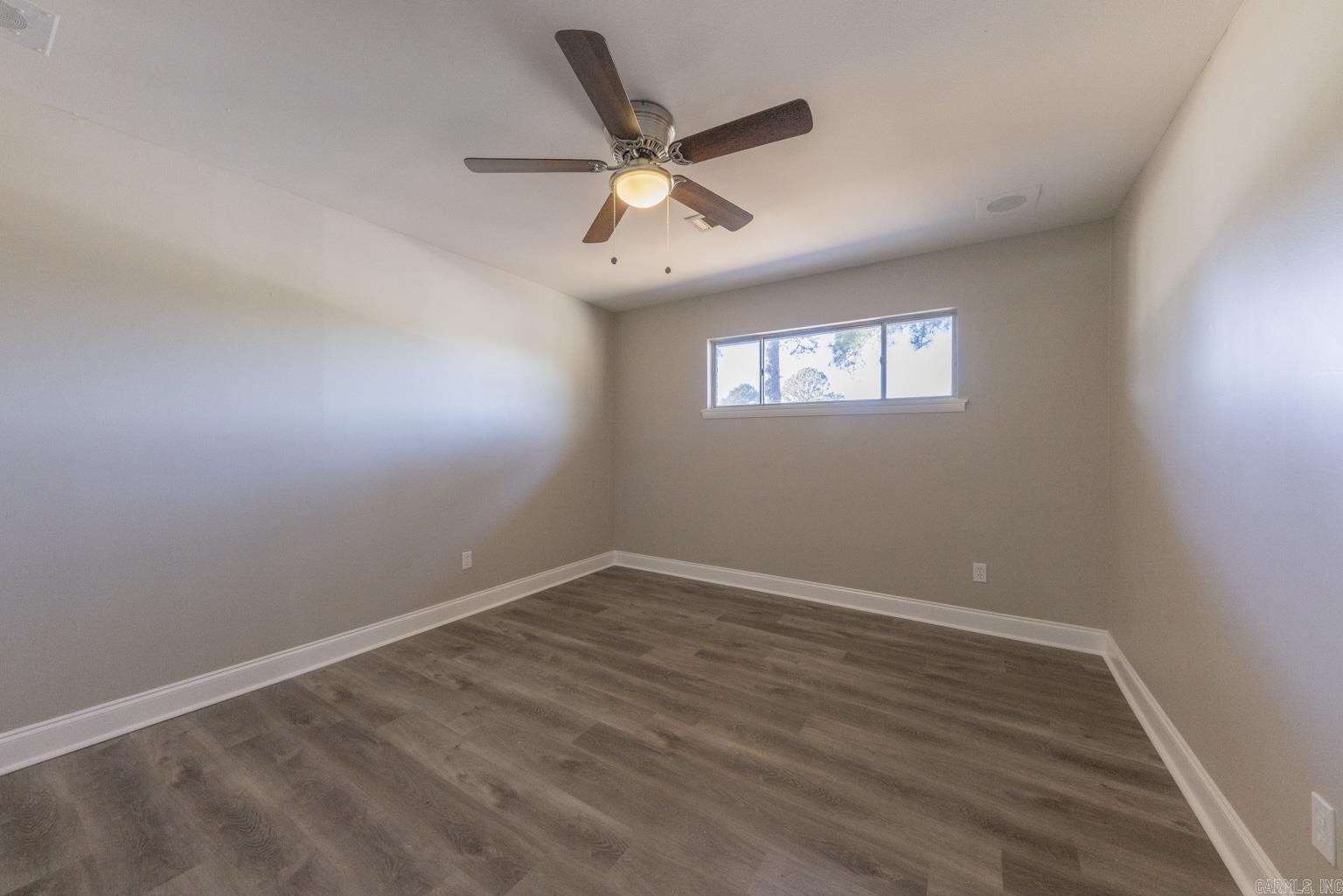 BEAUTIFUL LAKEVIEW - Residential