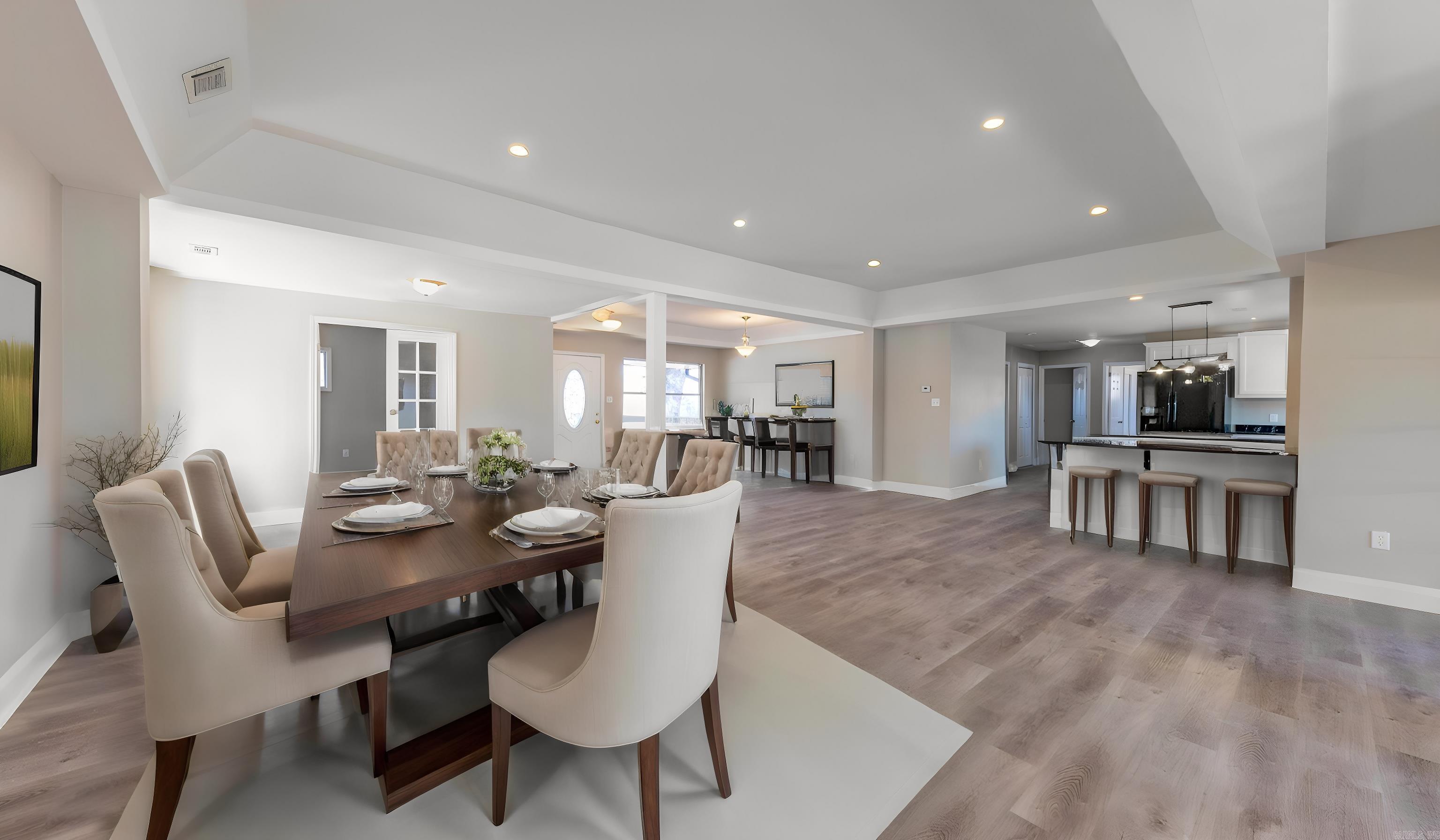 BEAUTIFUL LAKEVIEW - Residential