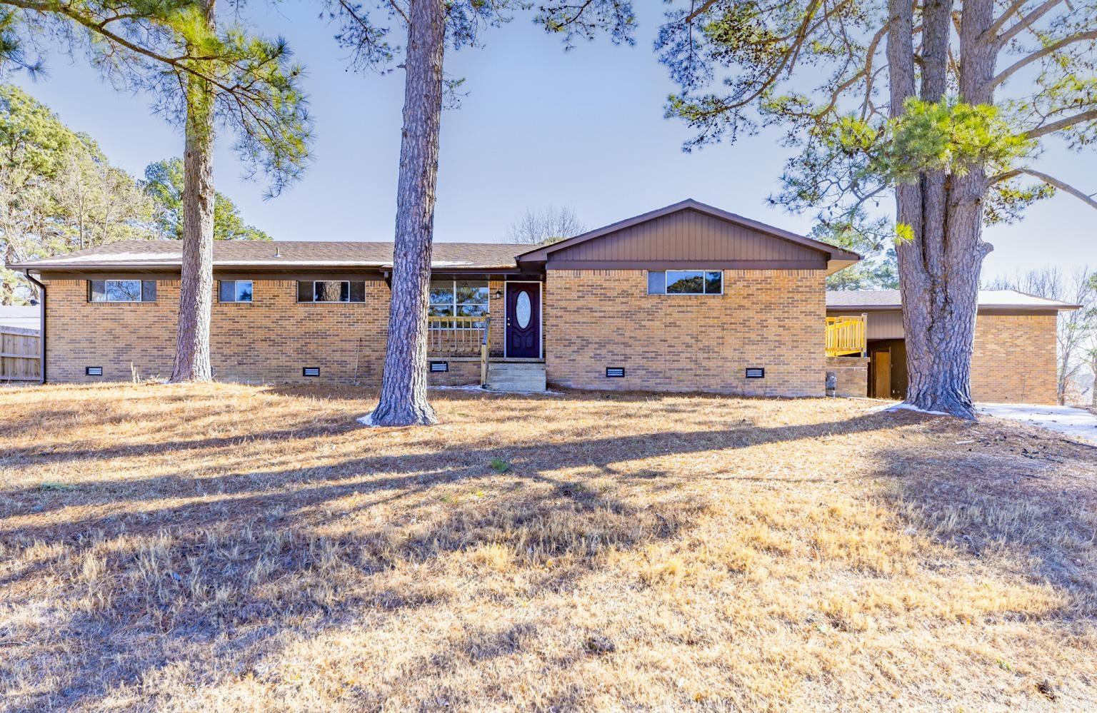 BEAUTIFUL LAKEVIEW - Residential