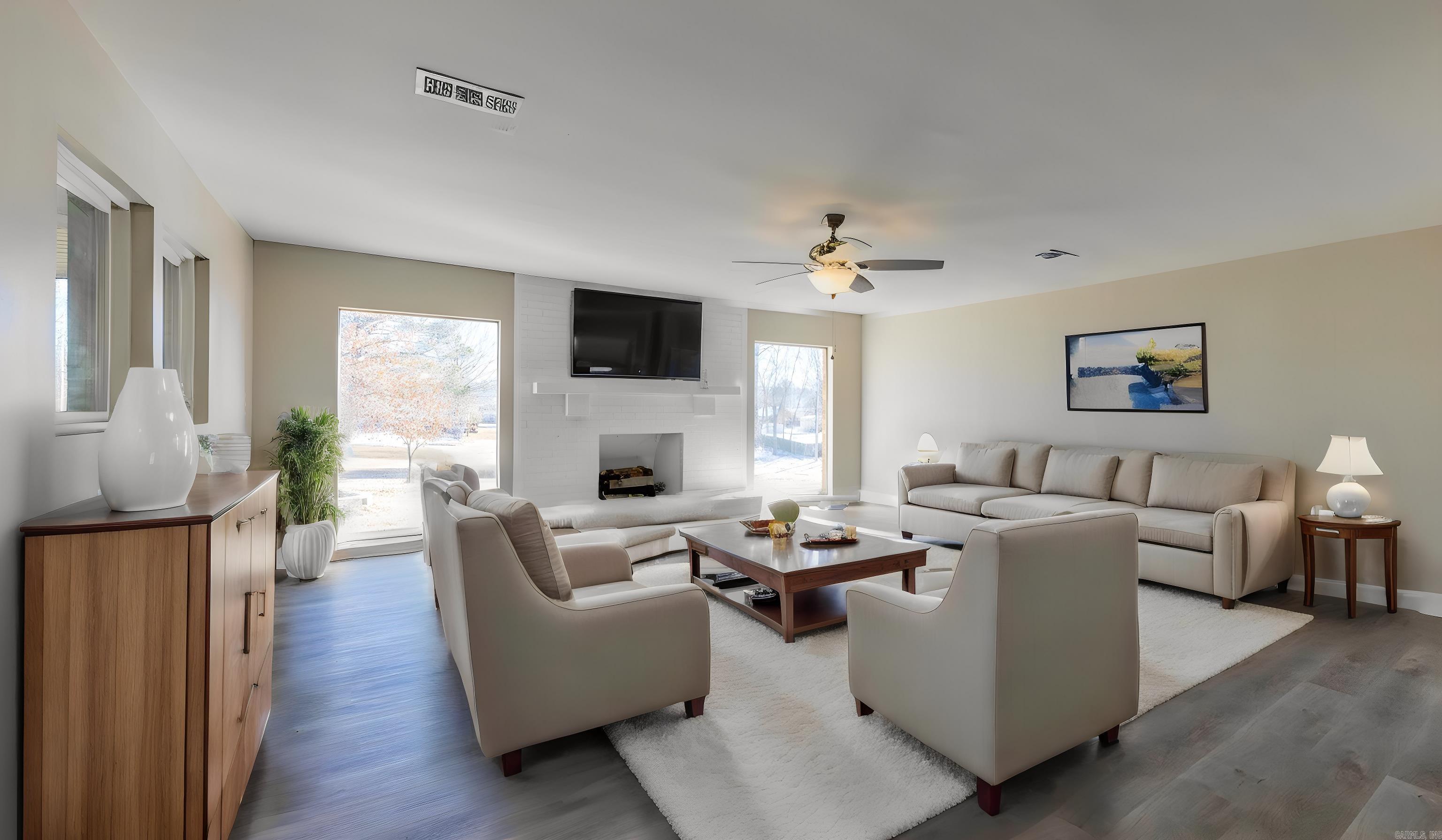 BEAUTIFUL LAKEVIEW - Residential