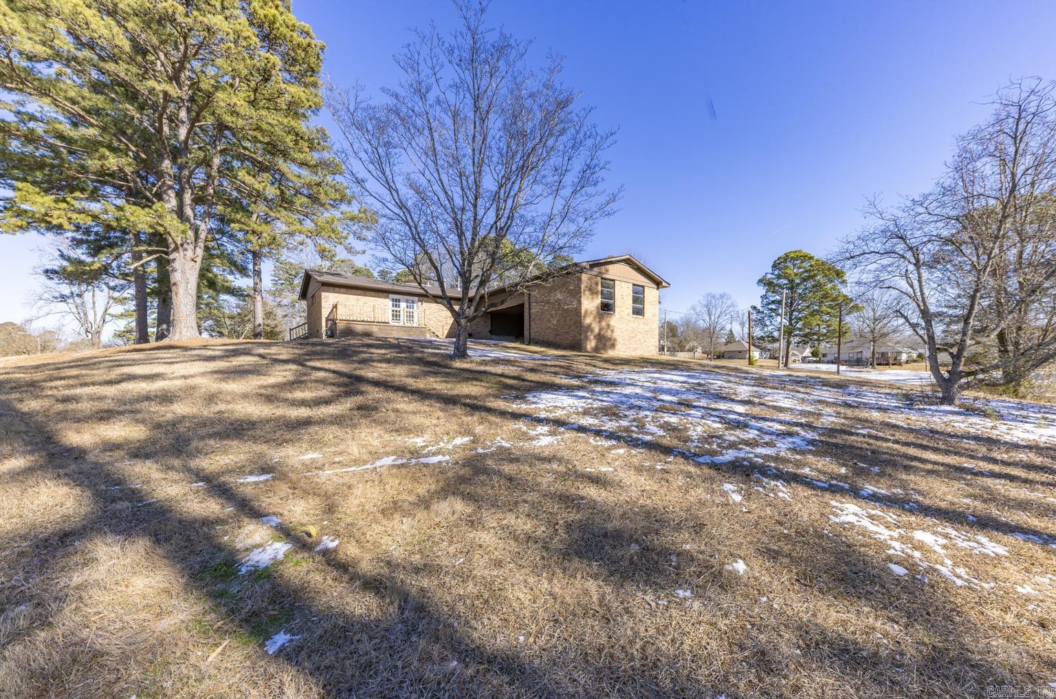 BEAUTIFUL LAKEVIEW - Residential