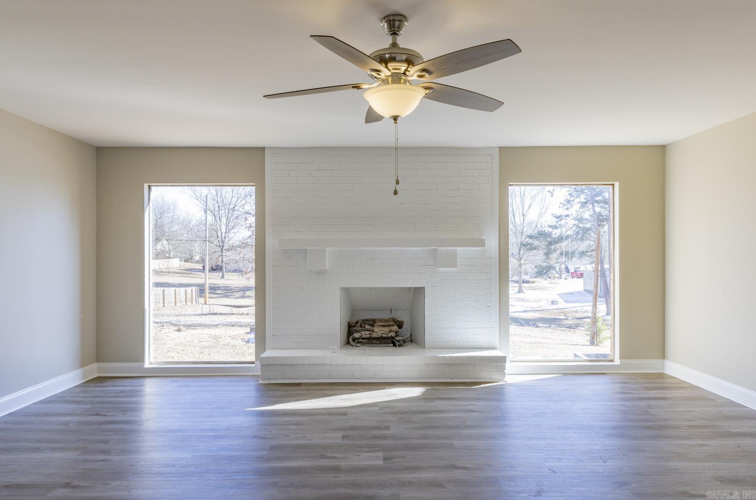 BEAUTIFUL LAKEVIEW - Residential