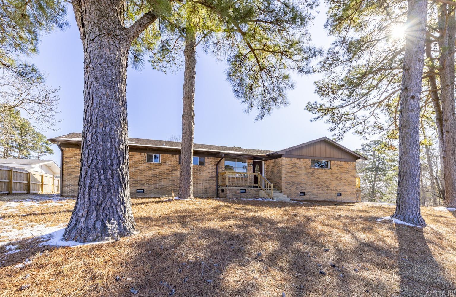 BEAUTIFUL LAKEVIEW - Residential