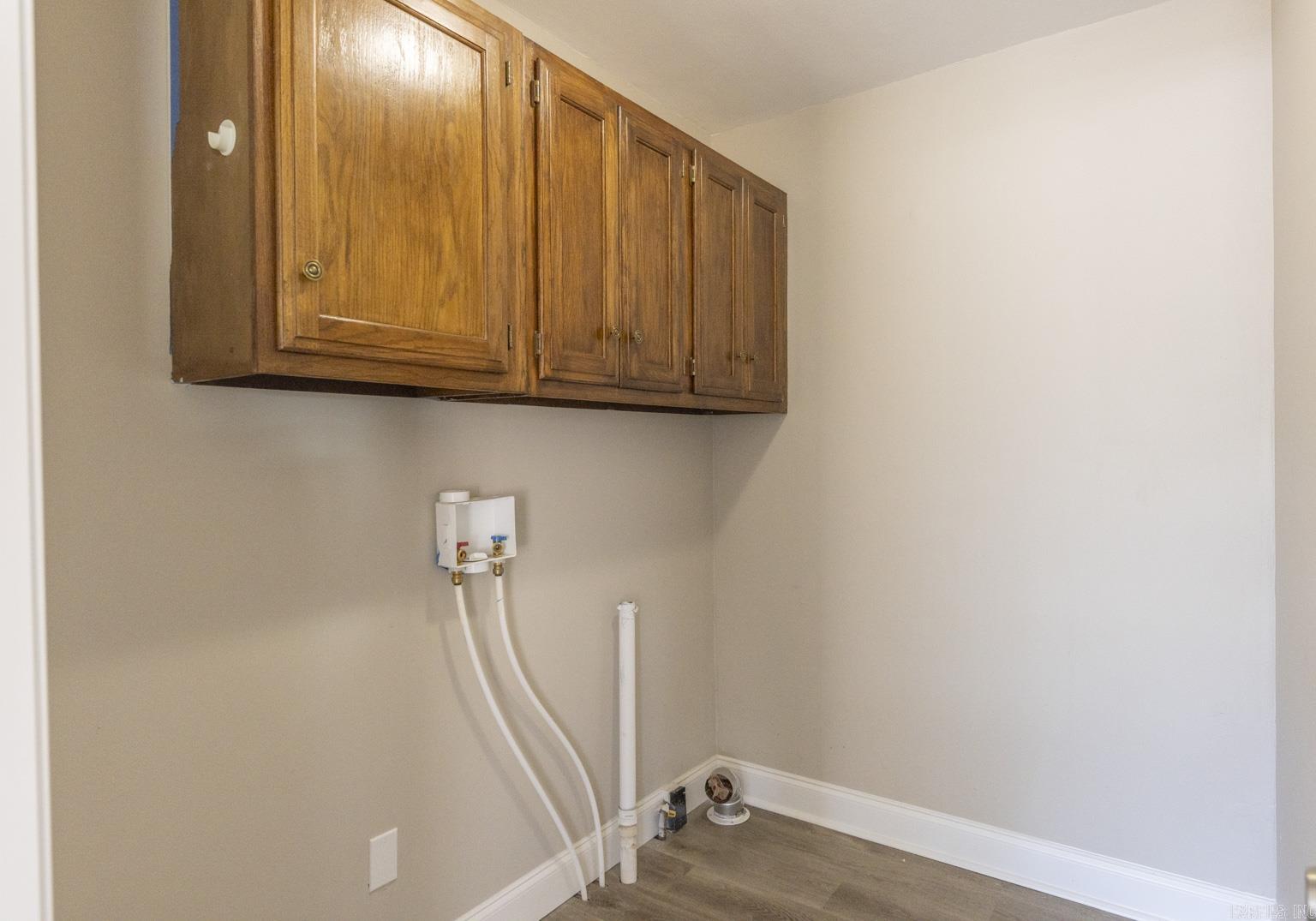 BEAUTIFUL LAKEVIEW - Residential