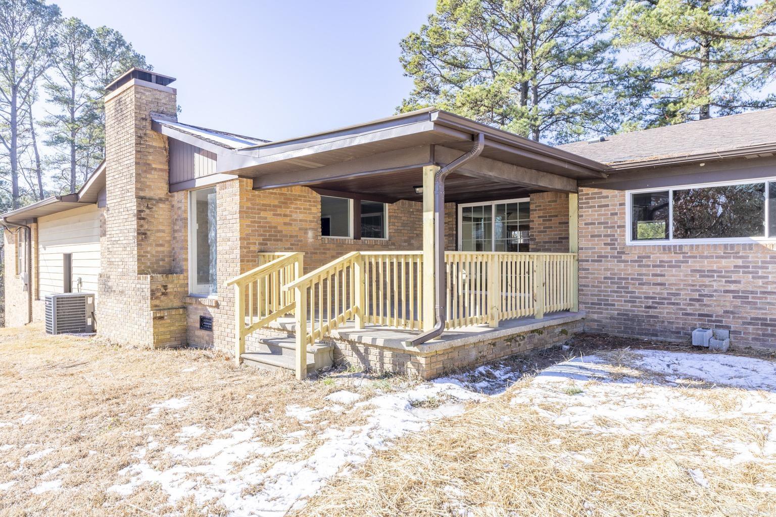 BEAUTIFUL LAKEVIEW - Residential