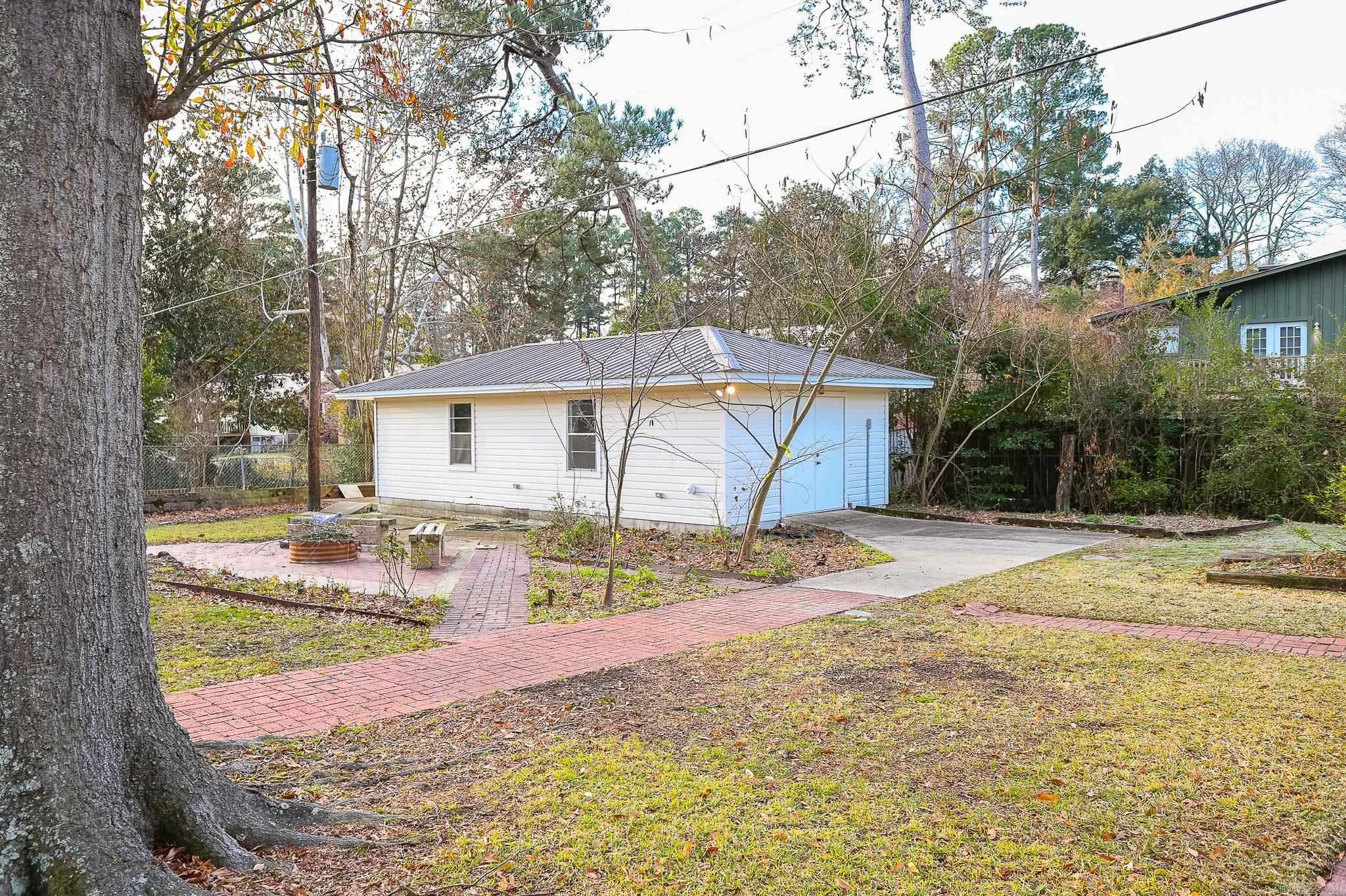 THOMPSON HEIGHTS - Residential