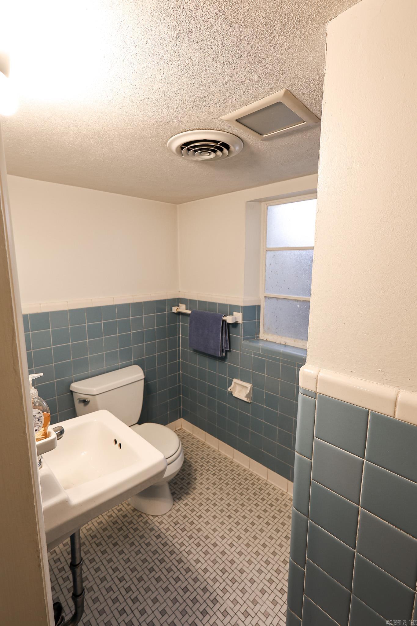 THOMPSON HEIGHTS - Residential