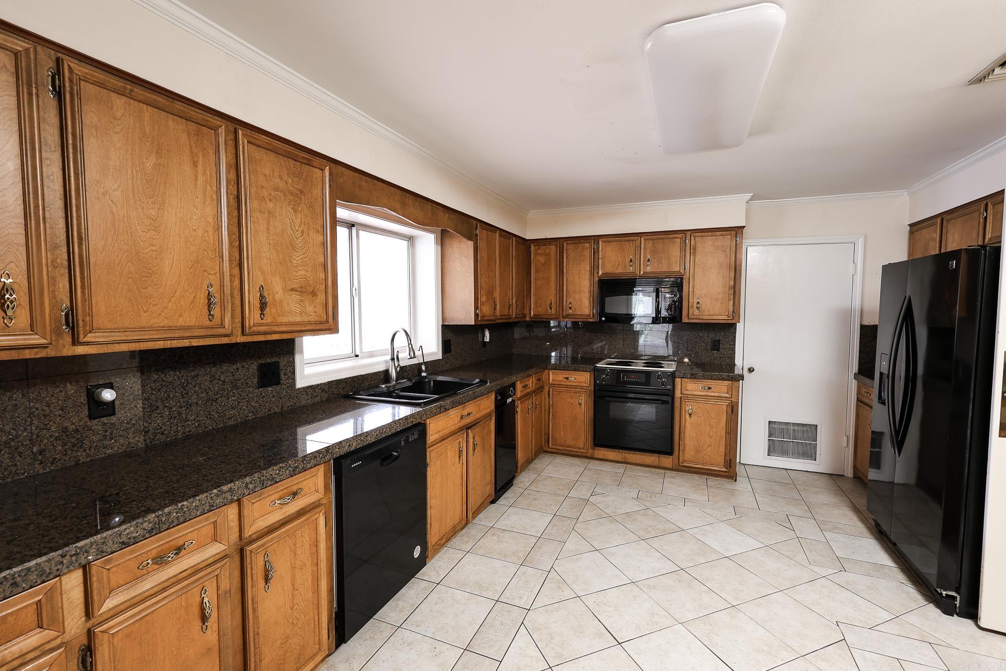 THOMPSON HEIGHTS - Residential