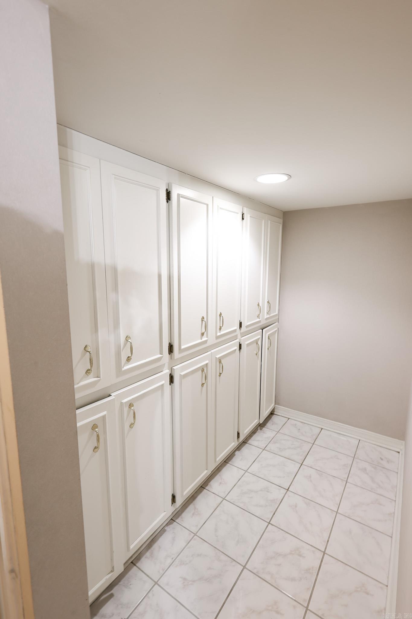 THOMPSON HEIGHTS - Residential