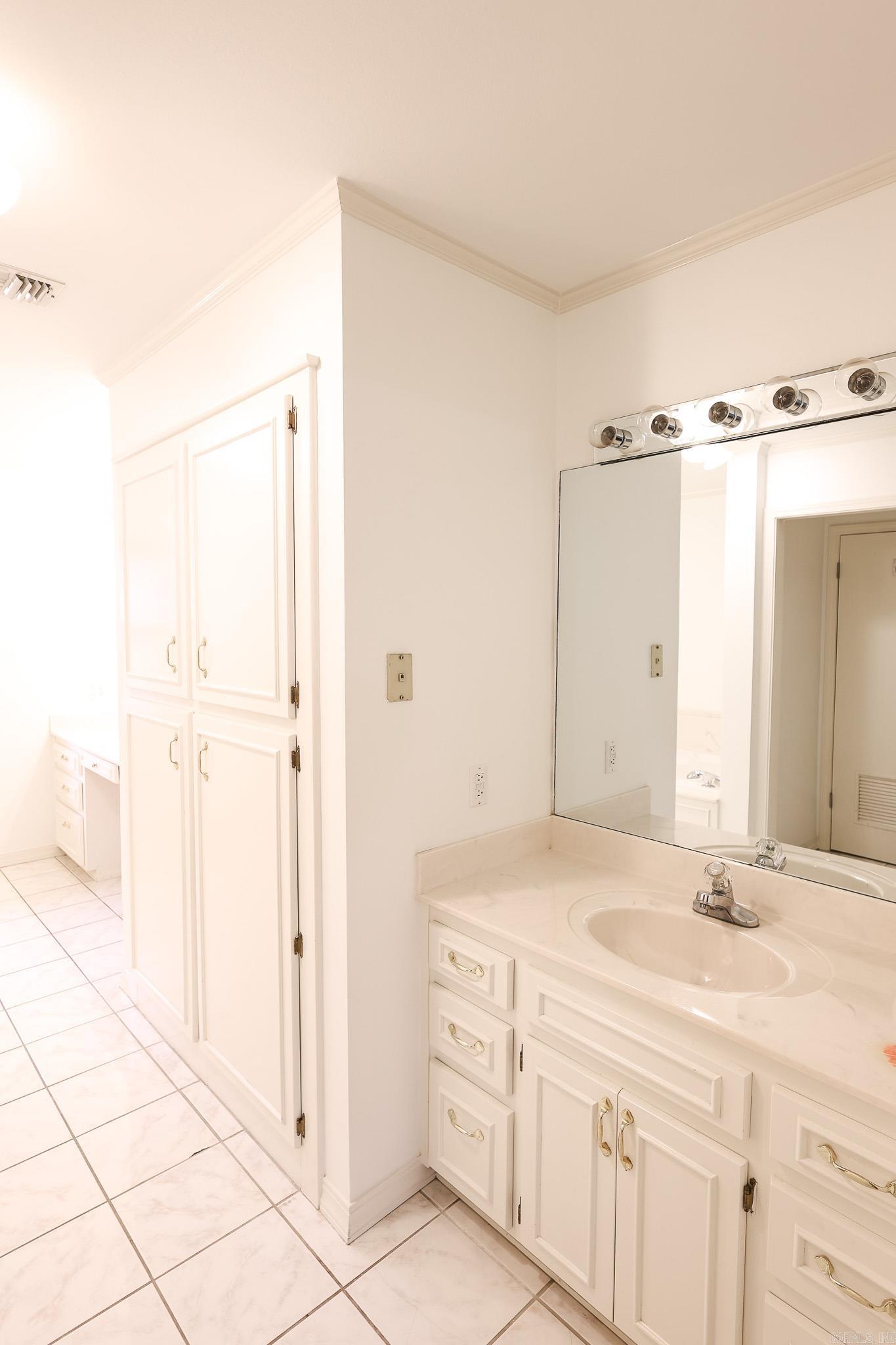 THOMPSON HEIGHTS - Residential