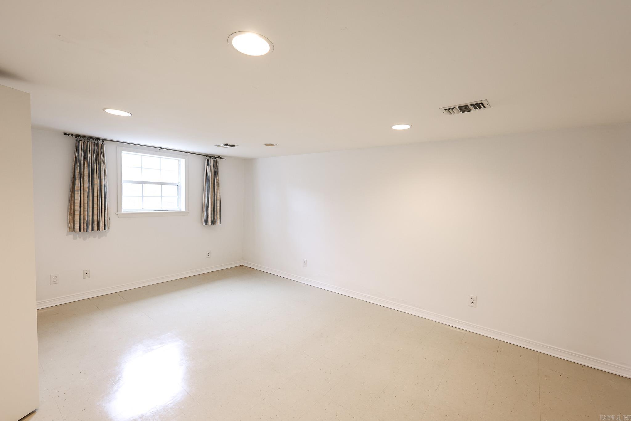 THOMPSON HEIGHTS - Residential