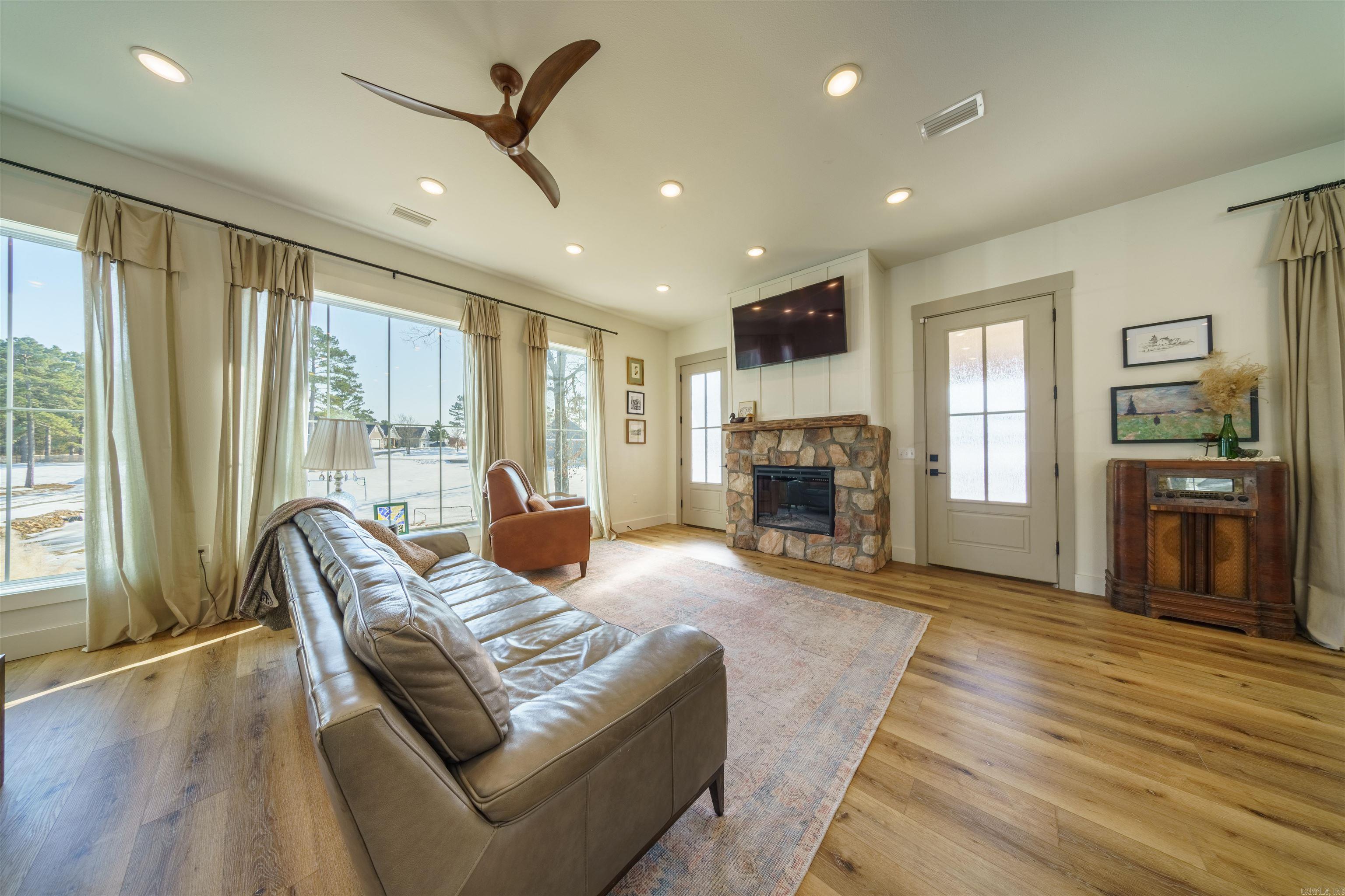 DOUBLE OAK ESTATES - Residential