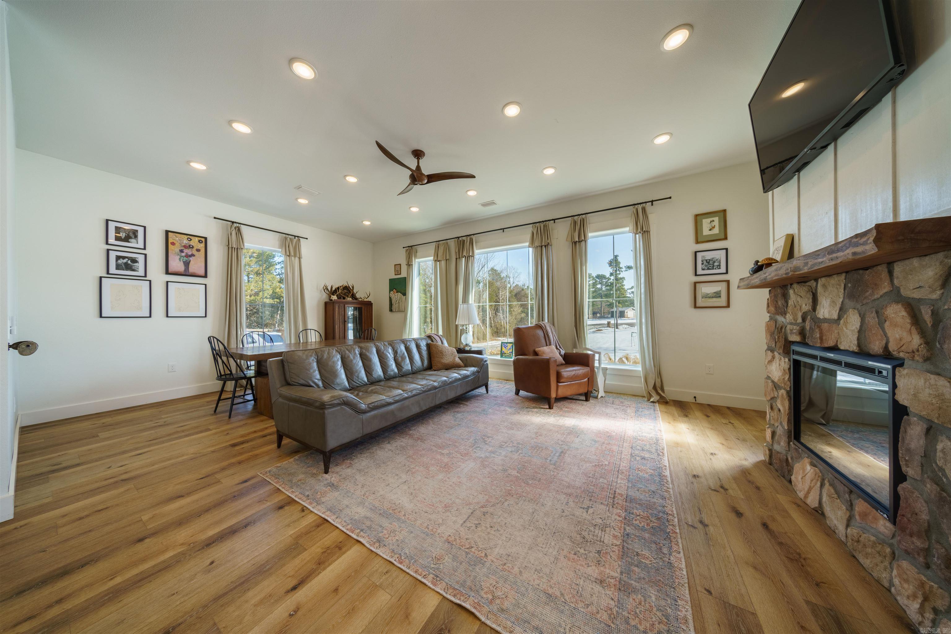 DOUBLE OAK ESTATES - Residential