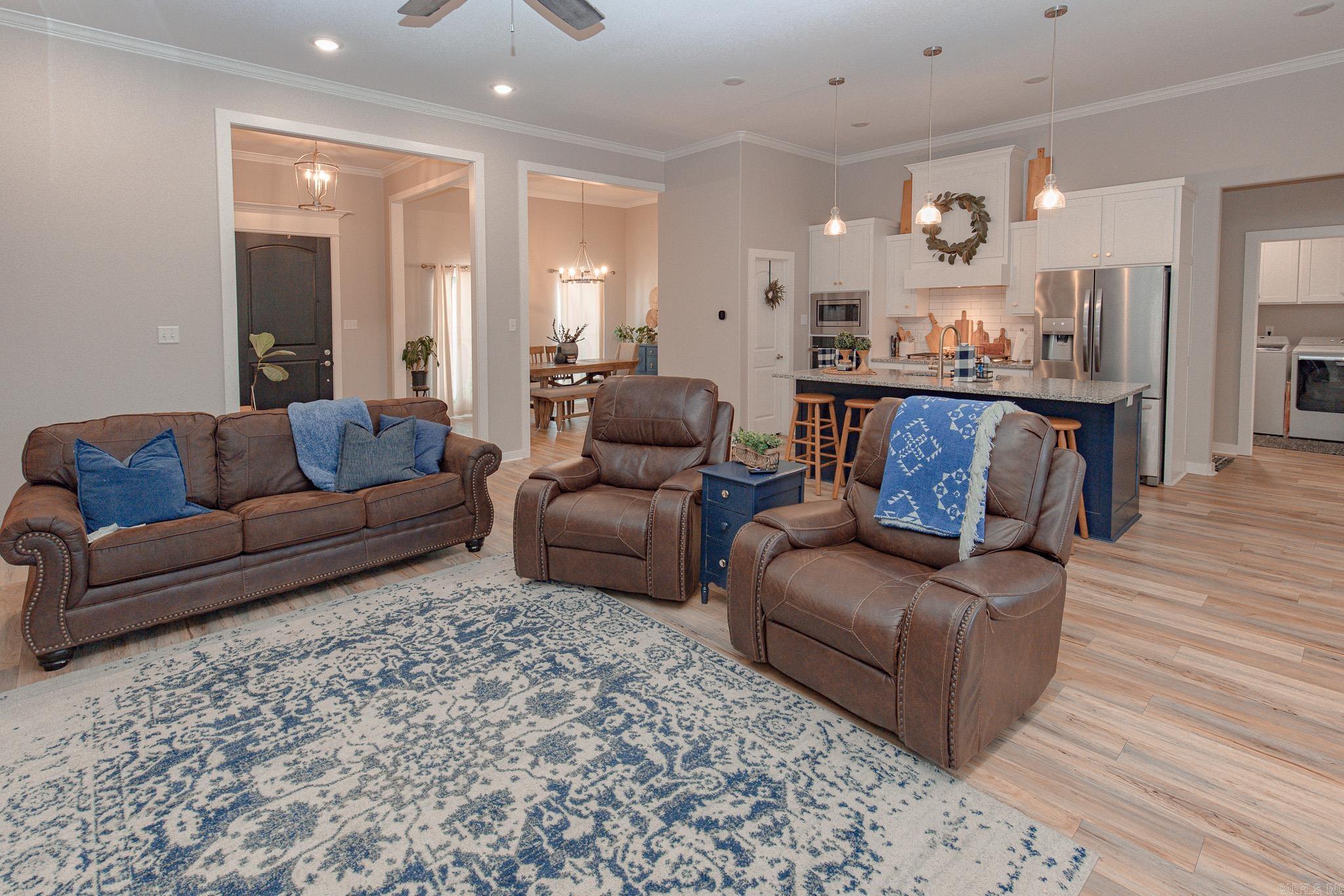 OAK TREE SOUTH - Residential