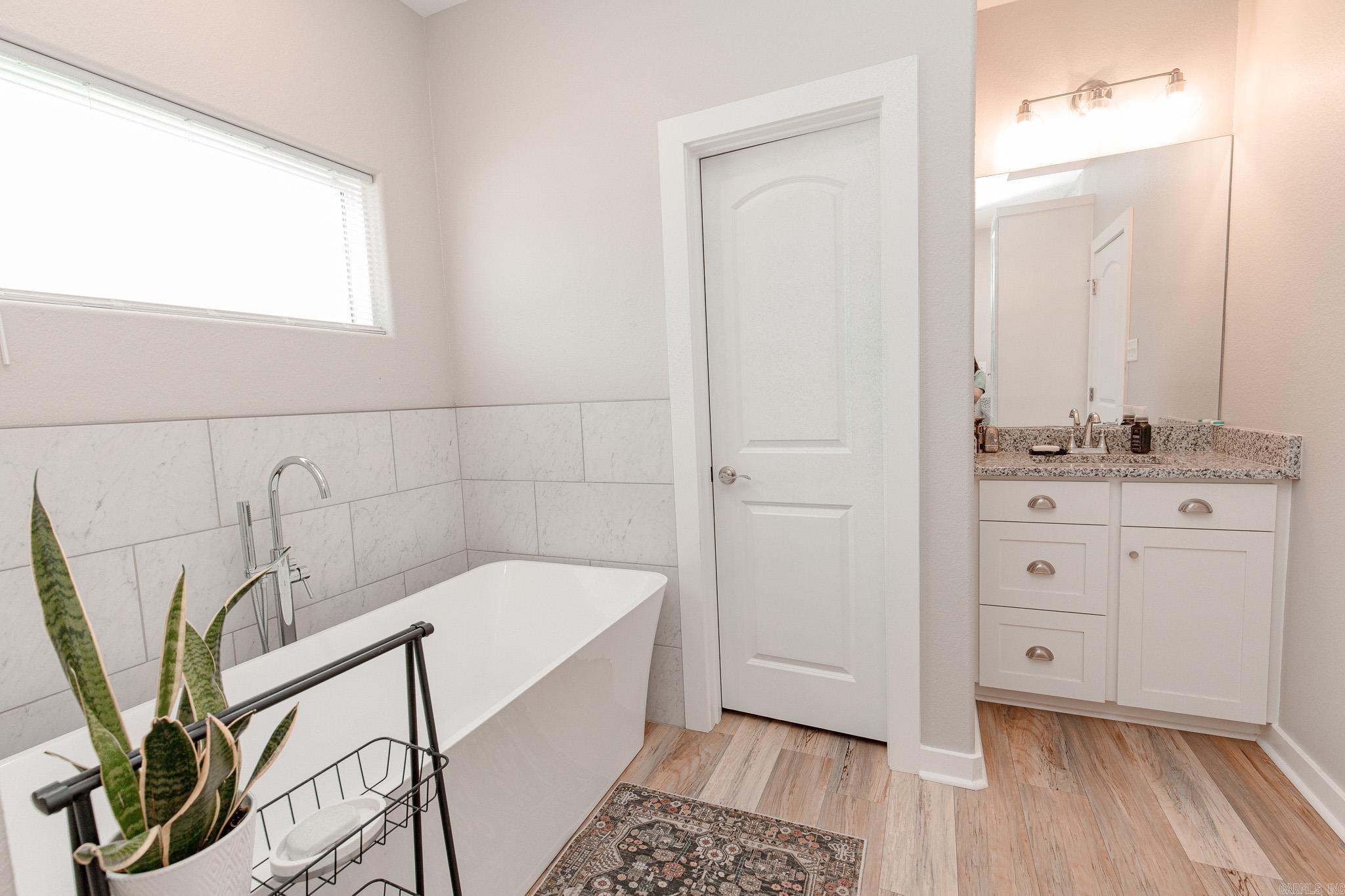 OAK TREE SOUTH - Residential