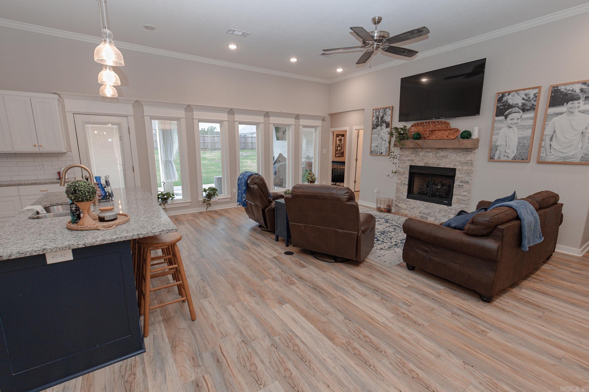 OAK TREE SOUTH - Residential