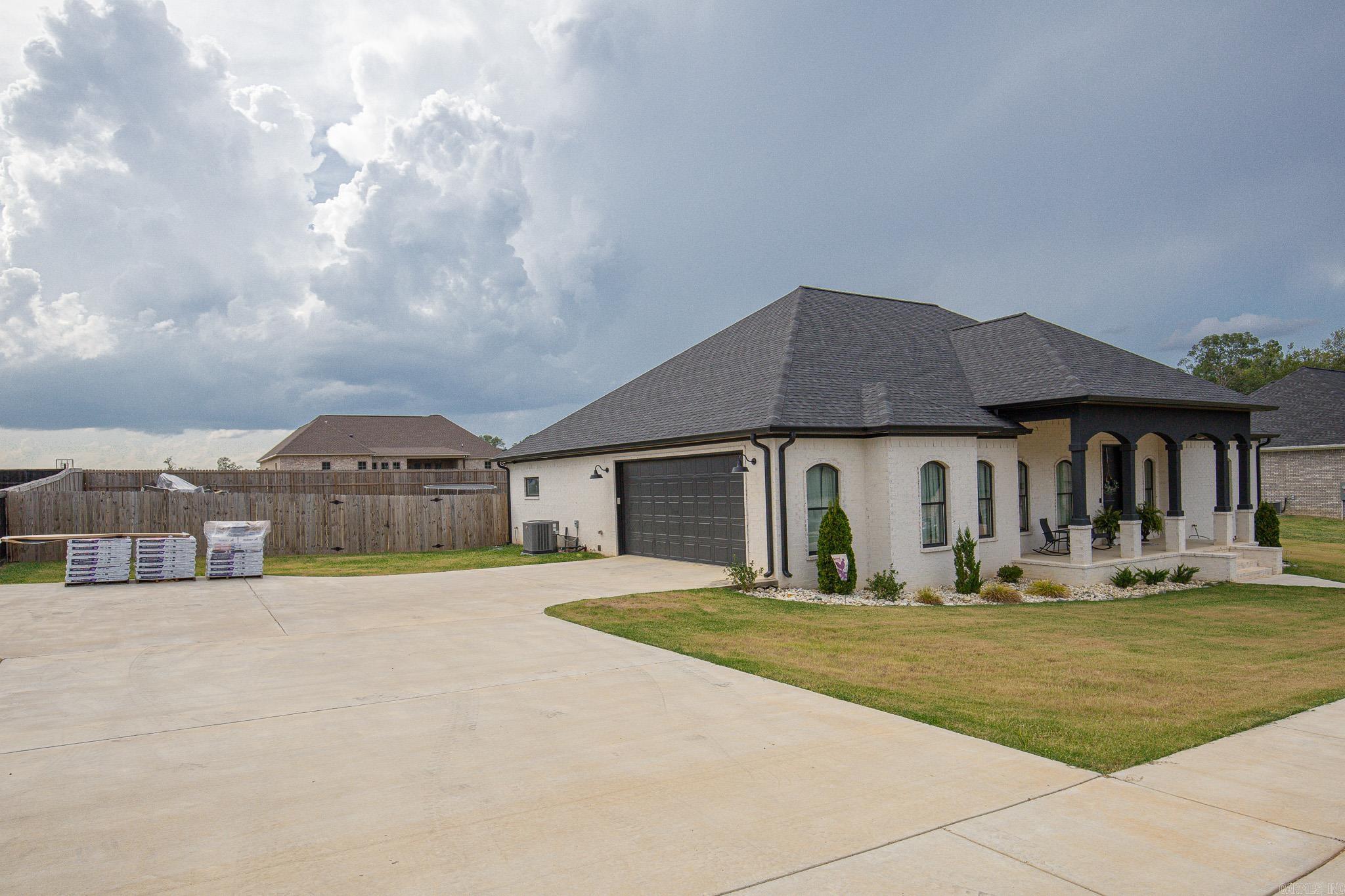 OAK TREE SOUTH - Residential