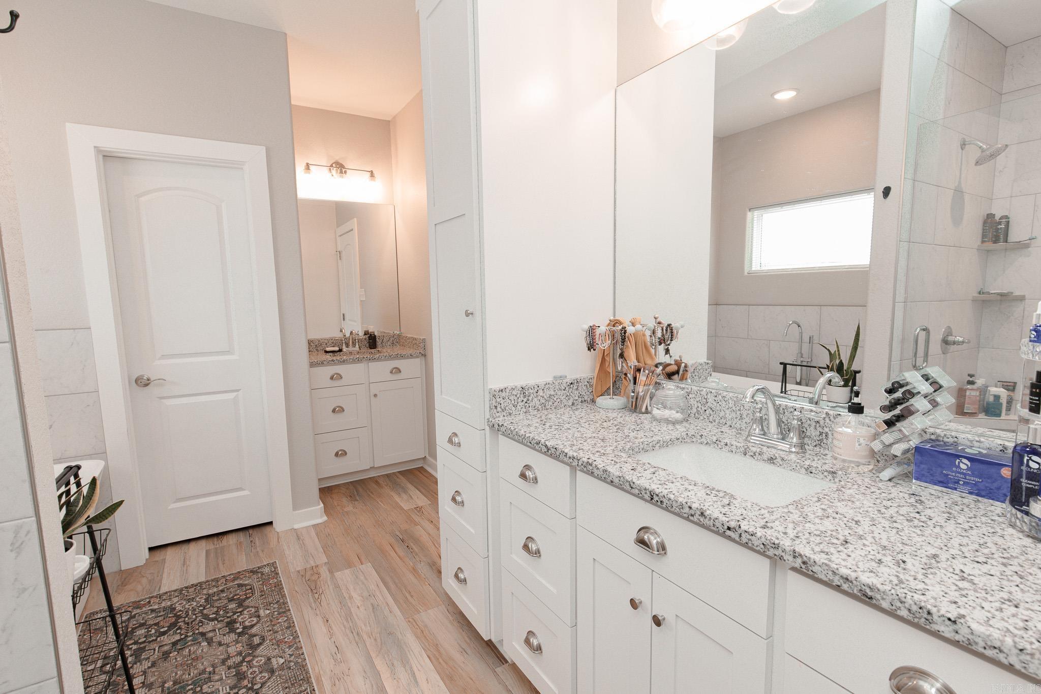 OAK TREE SOUTH - Residential