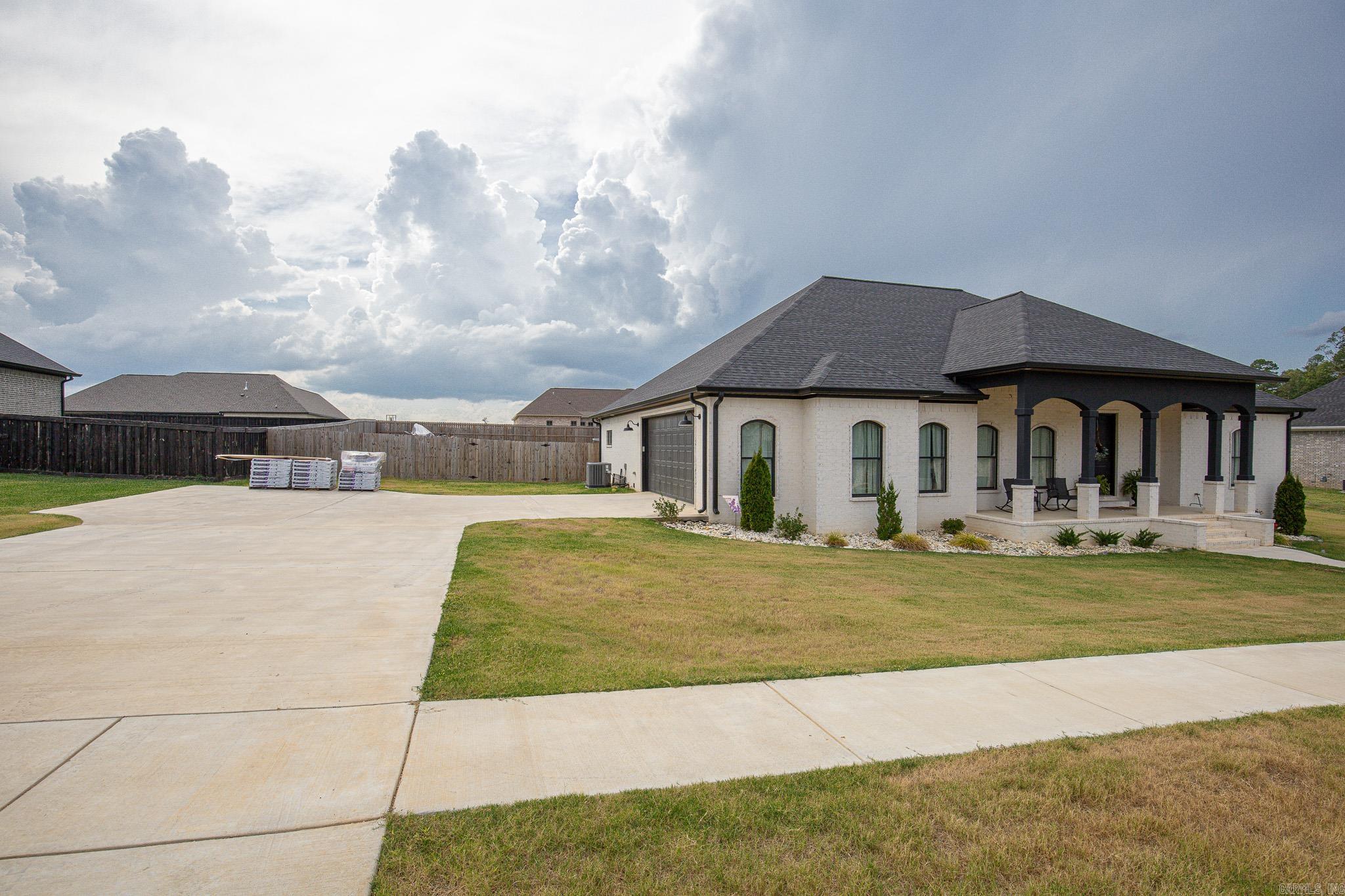 OAK TREE SOUTH - Residential