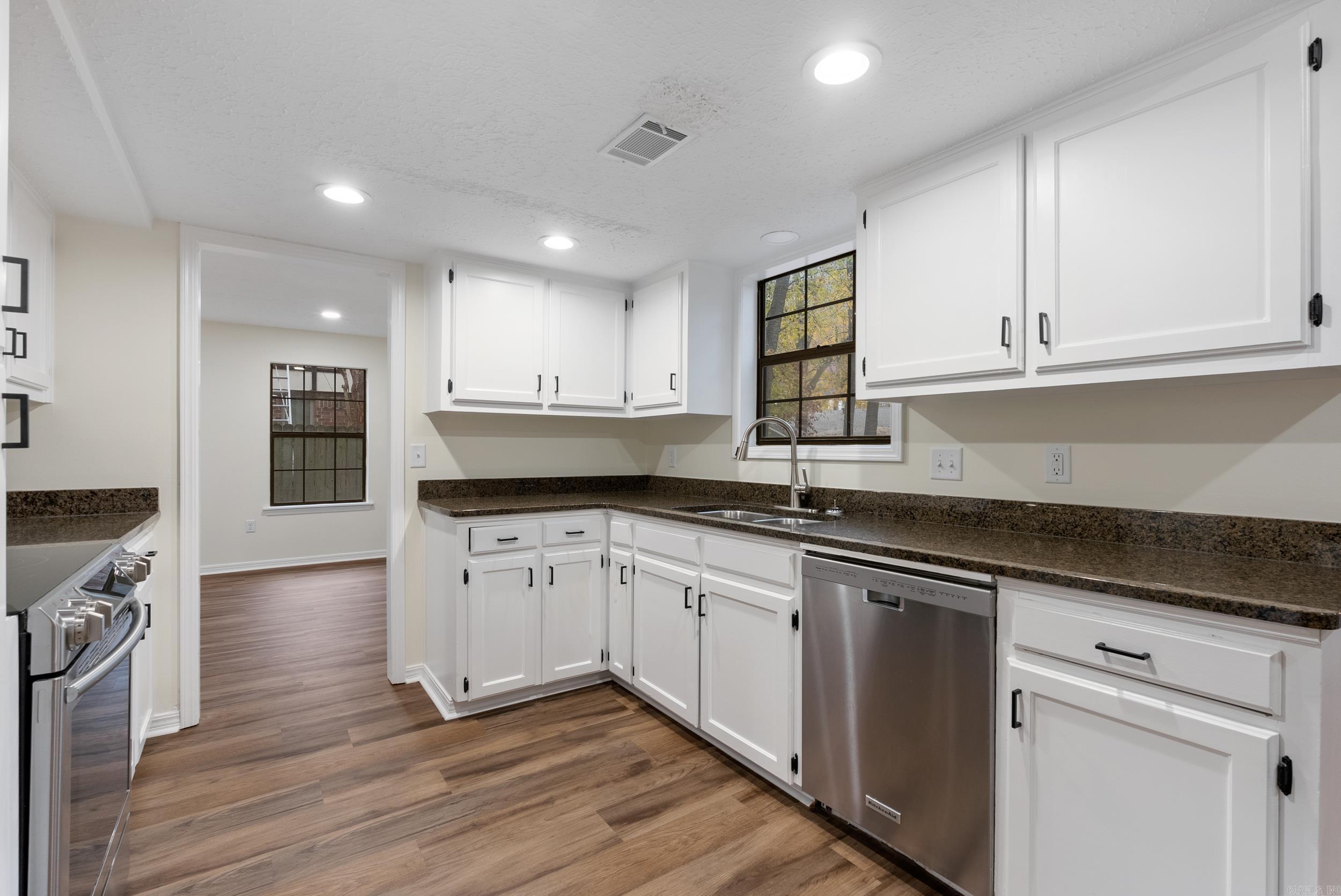 SMOKING OAKS ADD - Residential