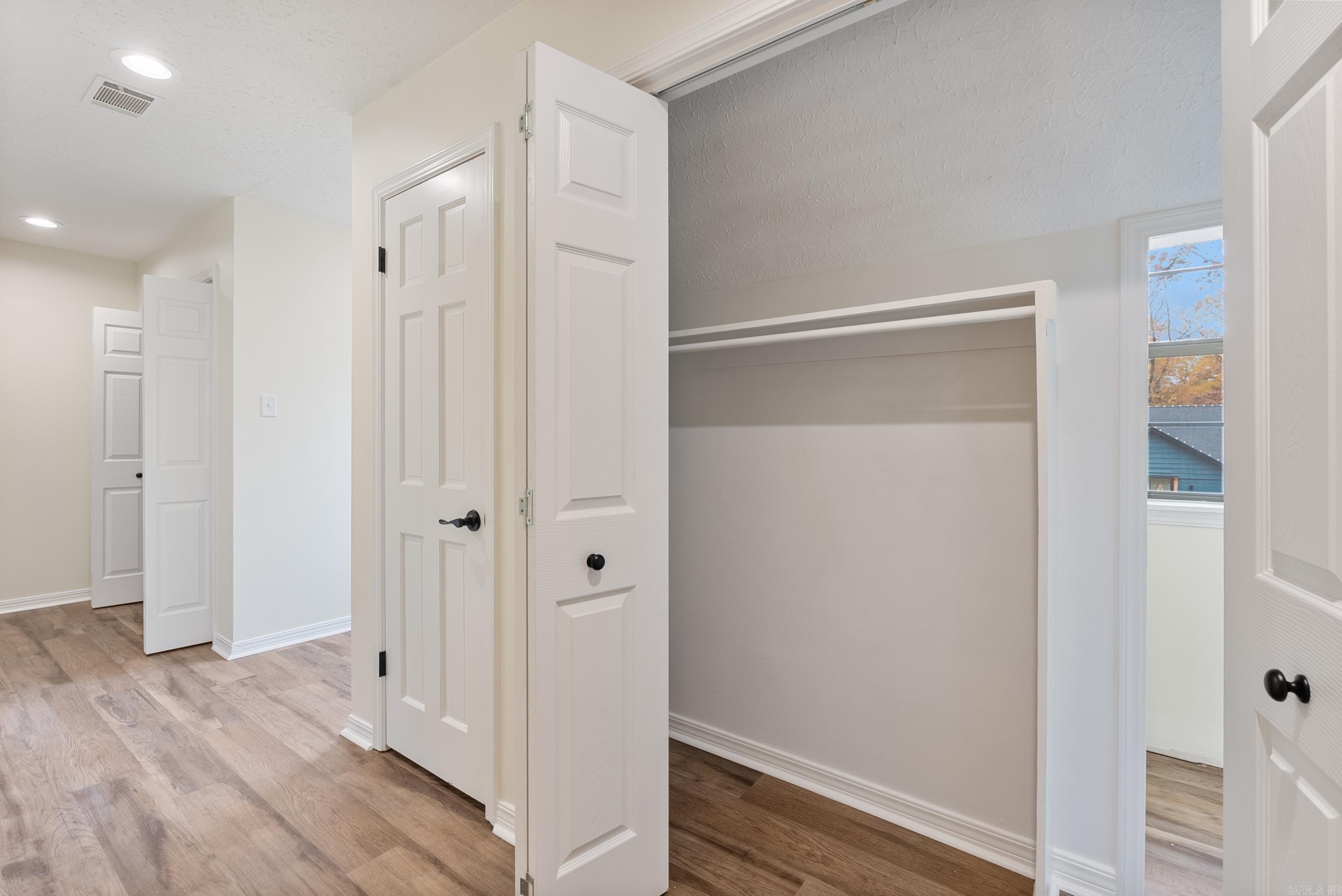 SMOKING OAKS ADD - Residential