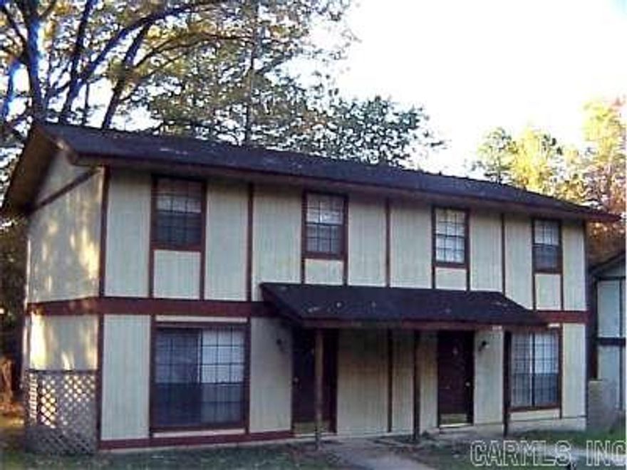 See Show/Agent: Scotty Court is a nice 2bd/1.5ba ALL ELECTRIC townhouse for rent in West Little Rock with approximately 960sqft. The eat in kitchen is FULLY FURNISHED, with electric range, fridge, dishwasher, and disposal. The washer & electric dryer connections are conveniently located in a separate utility area. Includes: CH/A, mini-blinds, pantry, carpet & vinyl floors, lots of closets, a big yard w/ lawn maintenance provided, & off street parking. Convenient: area shopping & restaurants,