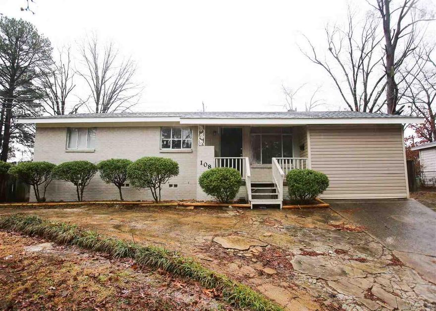 Great 4Bd /1Ba hom in Little Rock . Newly Renovated ! Hardwood floors. Move in Ready !
